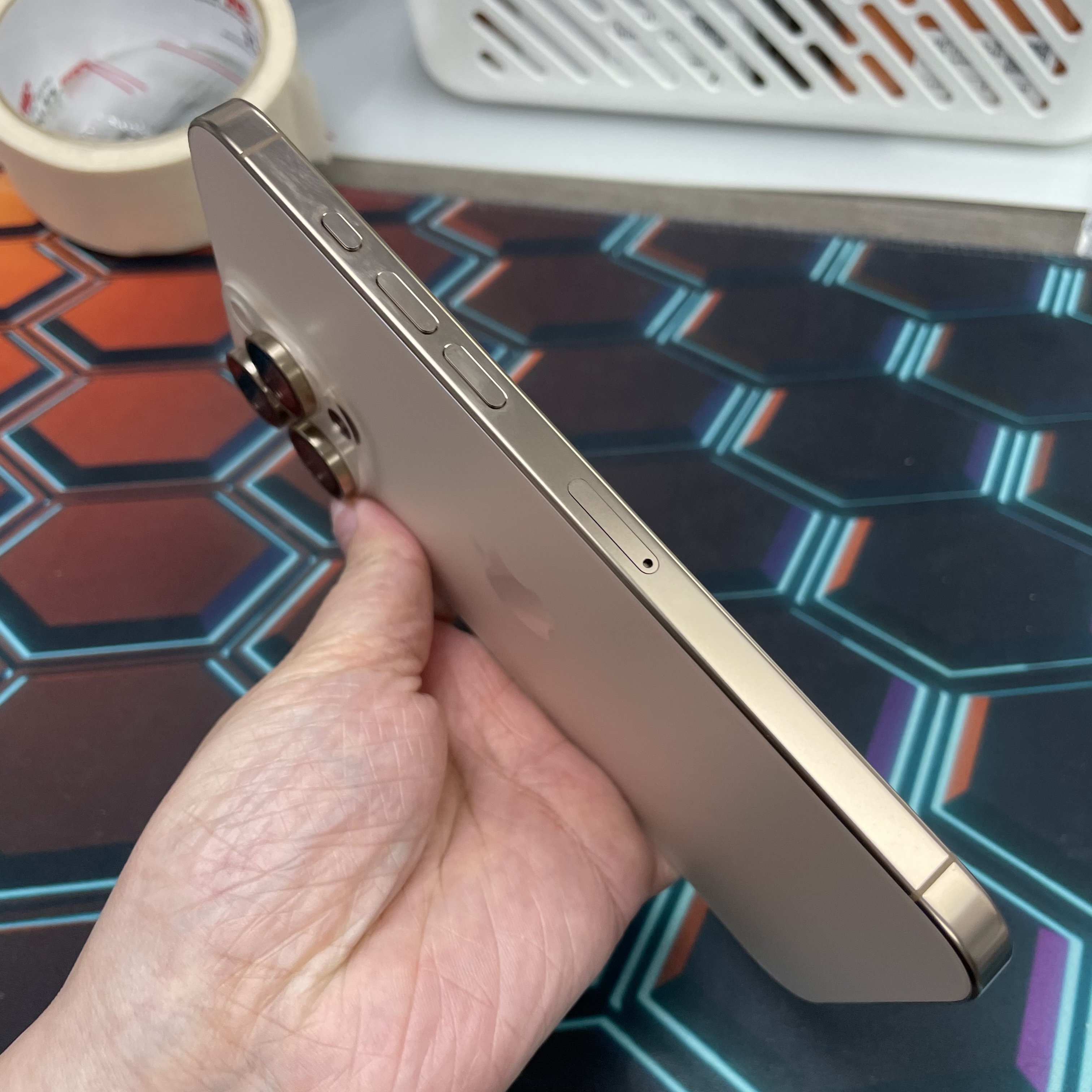 *7681 16 Pro max 完美機 256GB 電86 沙色 gold