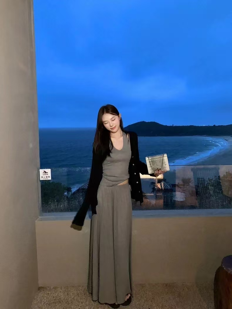 4373 气质慵懒挂脖套装三件套