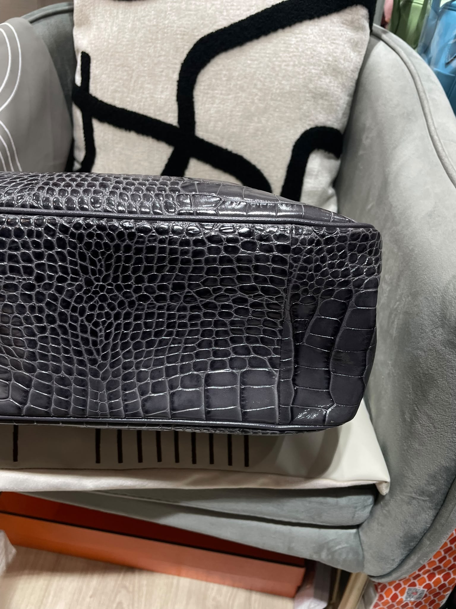 Longchamp 灰色鱷魚壓紋 Tote bag 100%Authentic, 98%New