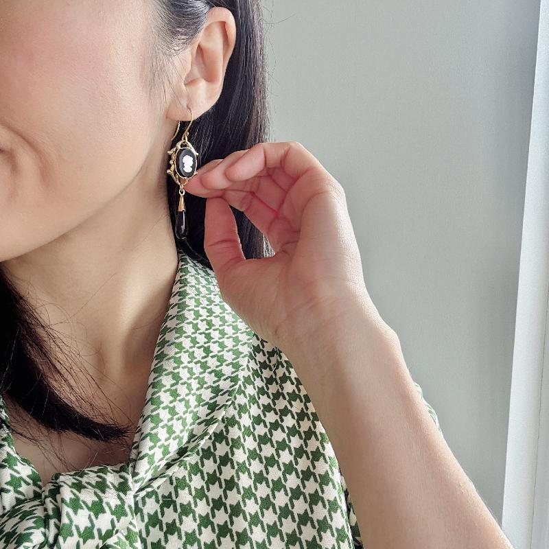 Vintage Recomposed Czechoslovakian Black Glass Cameo Hook Dangle Earrings (MT2279)