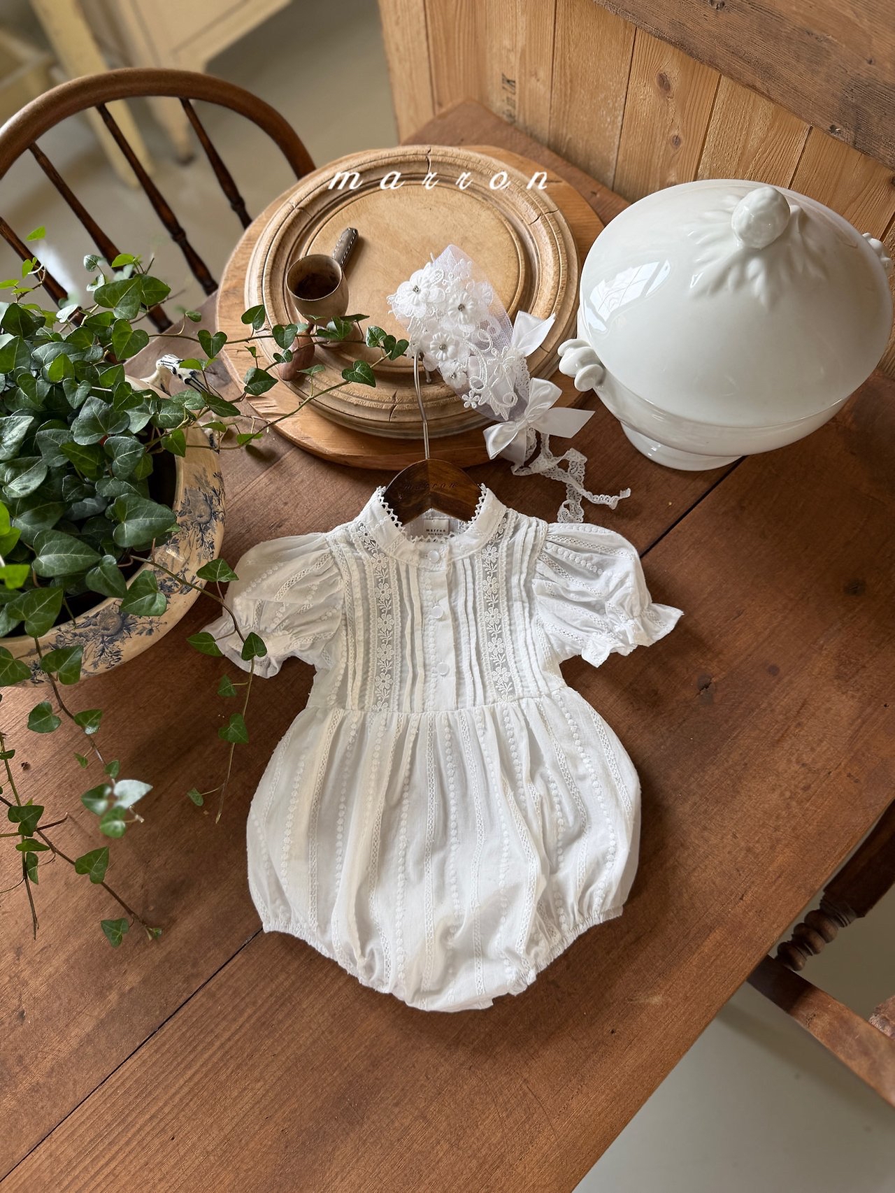 ☀️預訂 韓國直送☀️🇰🇷Marron蕾絲提花泡泡袖包屁衣