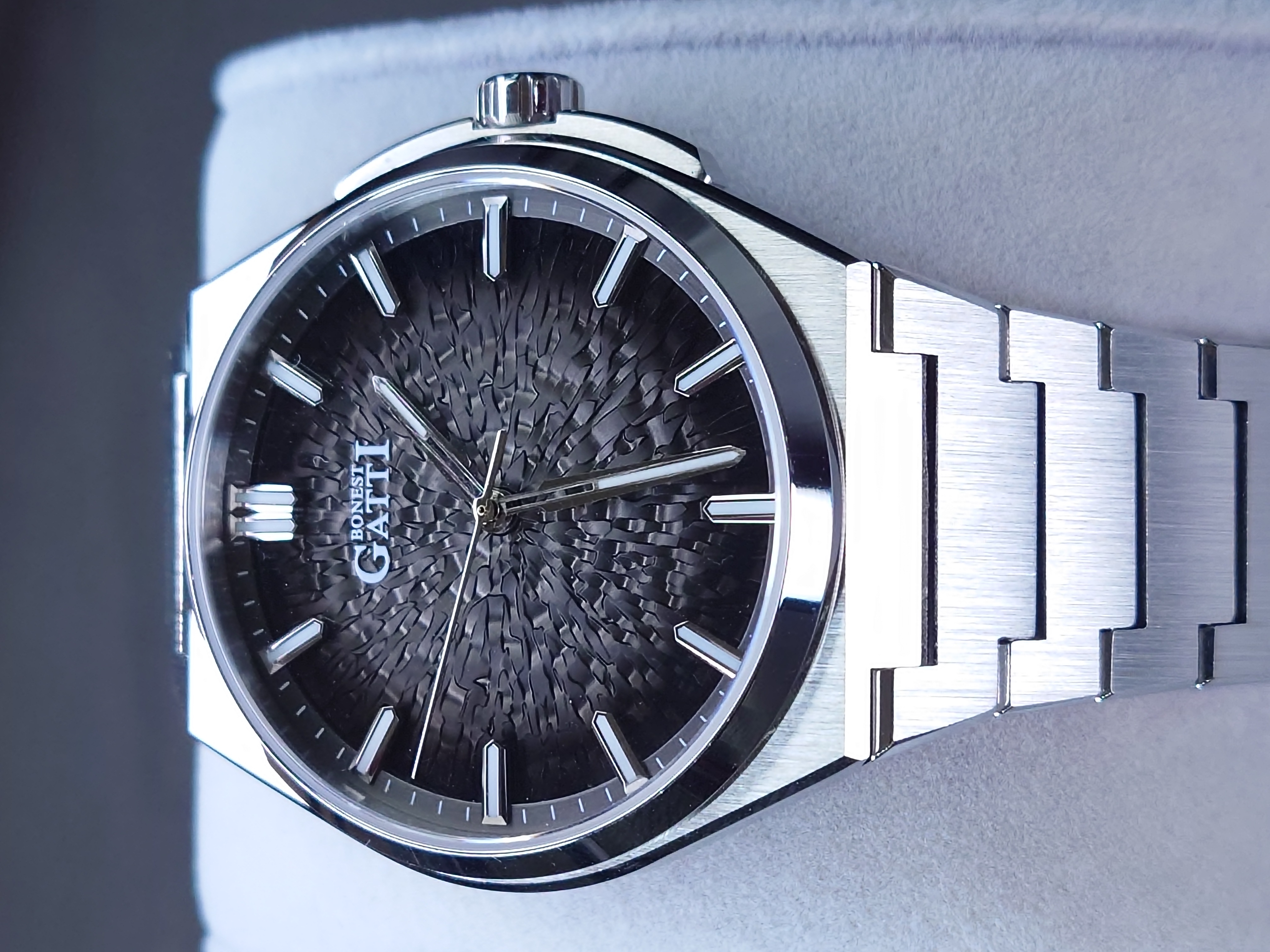 Bonest Gatti 冰裂紋一體式錶帶自動錶 BG8013-S1 Black
