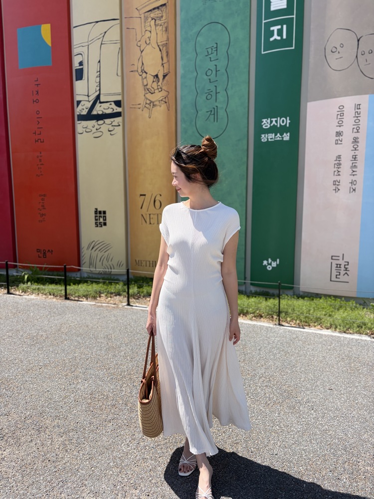 Elea Ribbed Flowy Dress (Ivory)