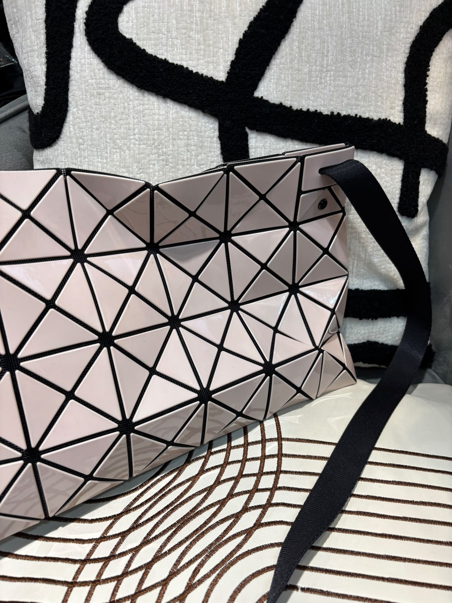 Issey Miyake bao bao crossbody bag 100%Authentic, 98%New ✅Dust bag