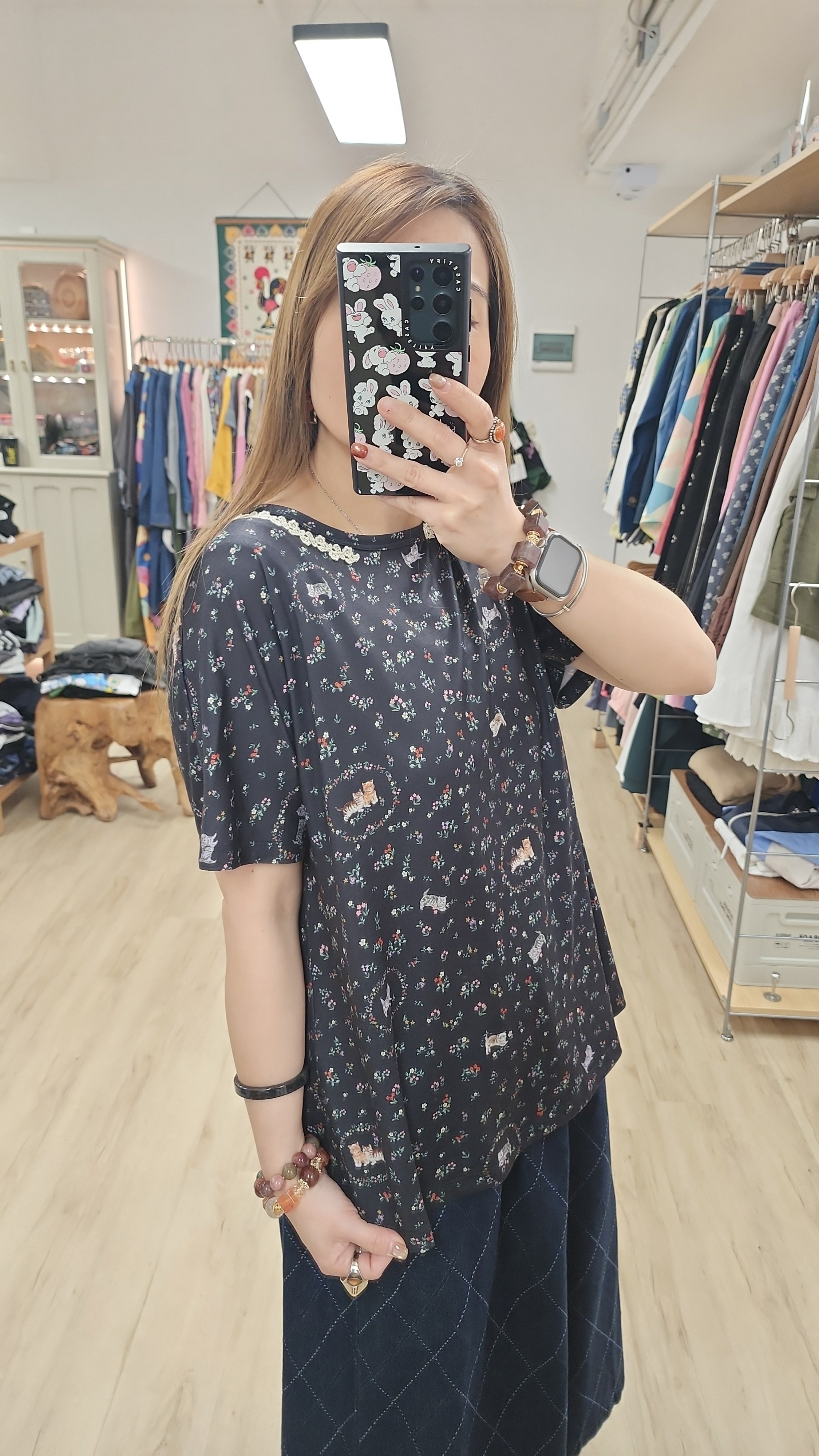 日牌黑拼碎花貓貓插畫薄棉Tee