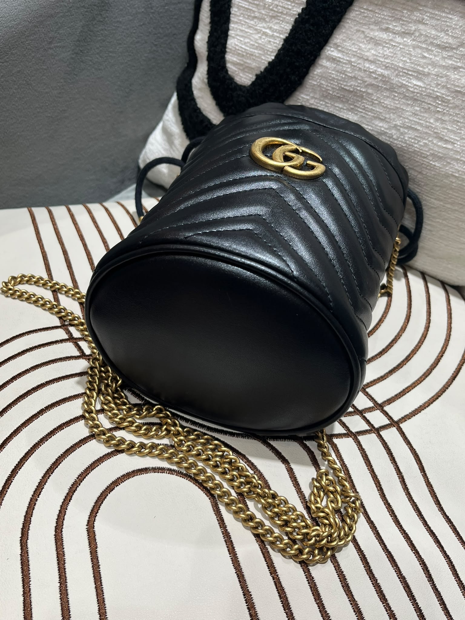 全新 GUCCI GG Marmont mini matelassé leather bucket bag 黑色牛皮水桶斜孭袋 100%Authentic, 全新未使用品 ✅dust bag✅box
