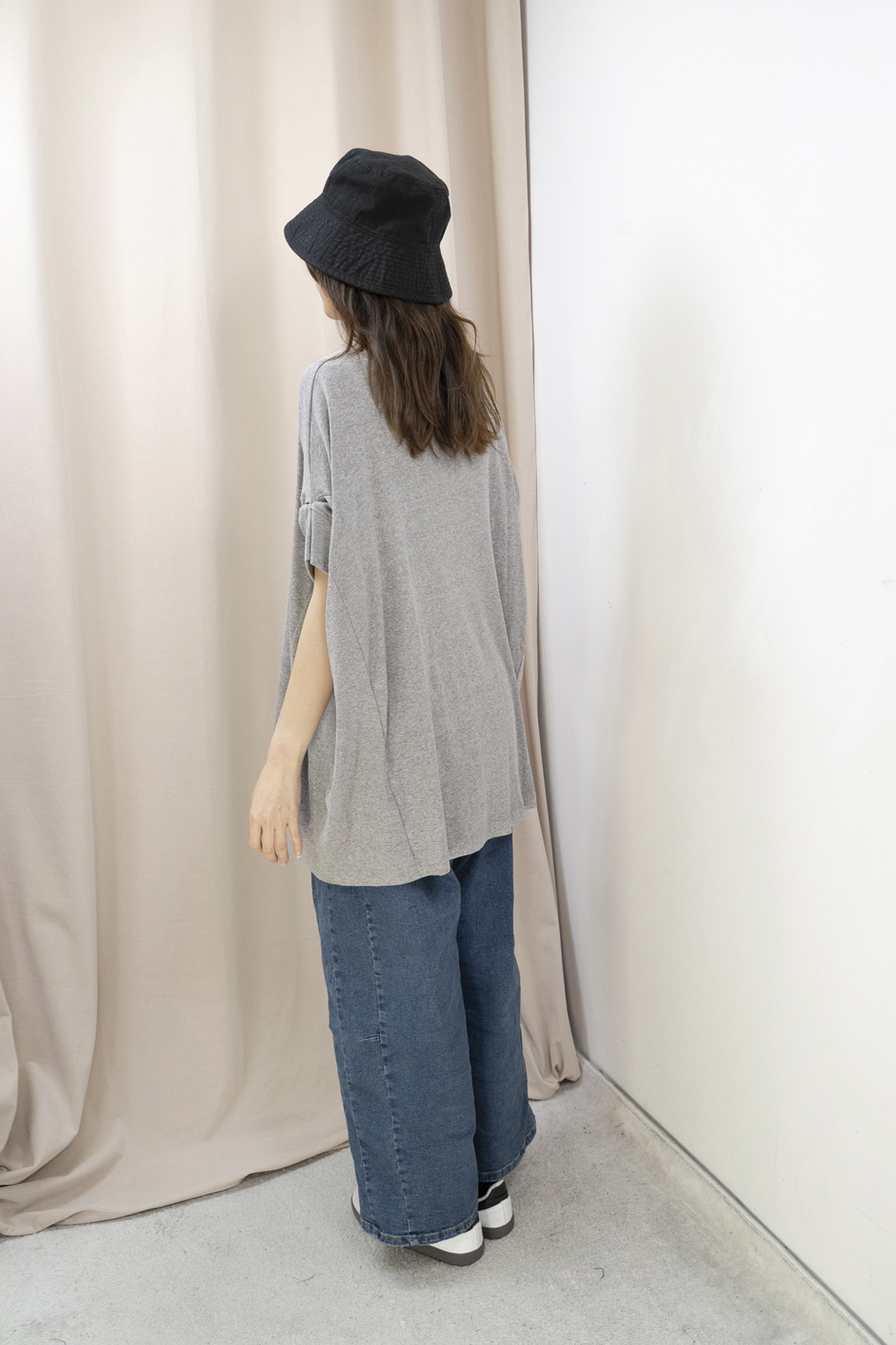 日系設計袖型寬鬆上衣(淺灰色）