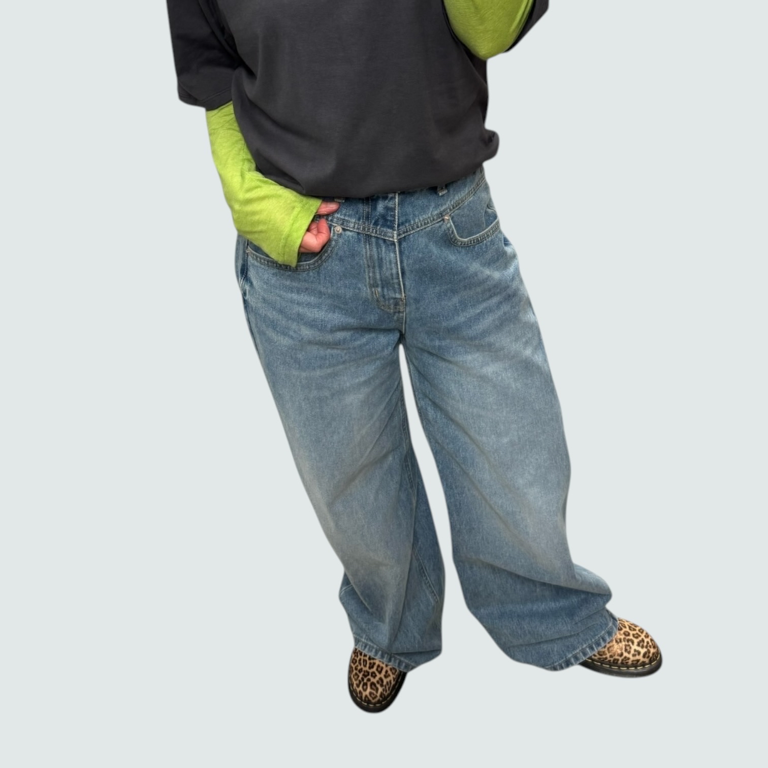 221030 洗水闊腳牛仔褲