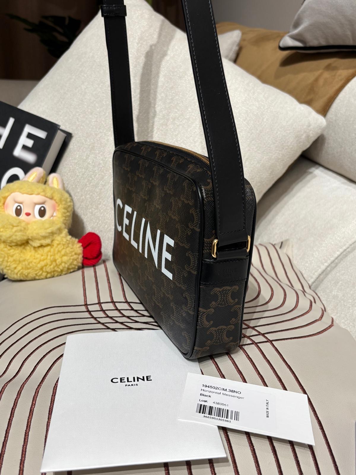  全新 CELINE標誌印花中號郵差包crossbody bag 100%Authentic , 全新未使用品 ✅專門店收據✅booklet✅dust bag