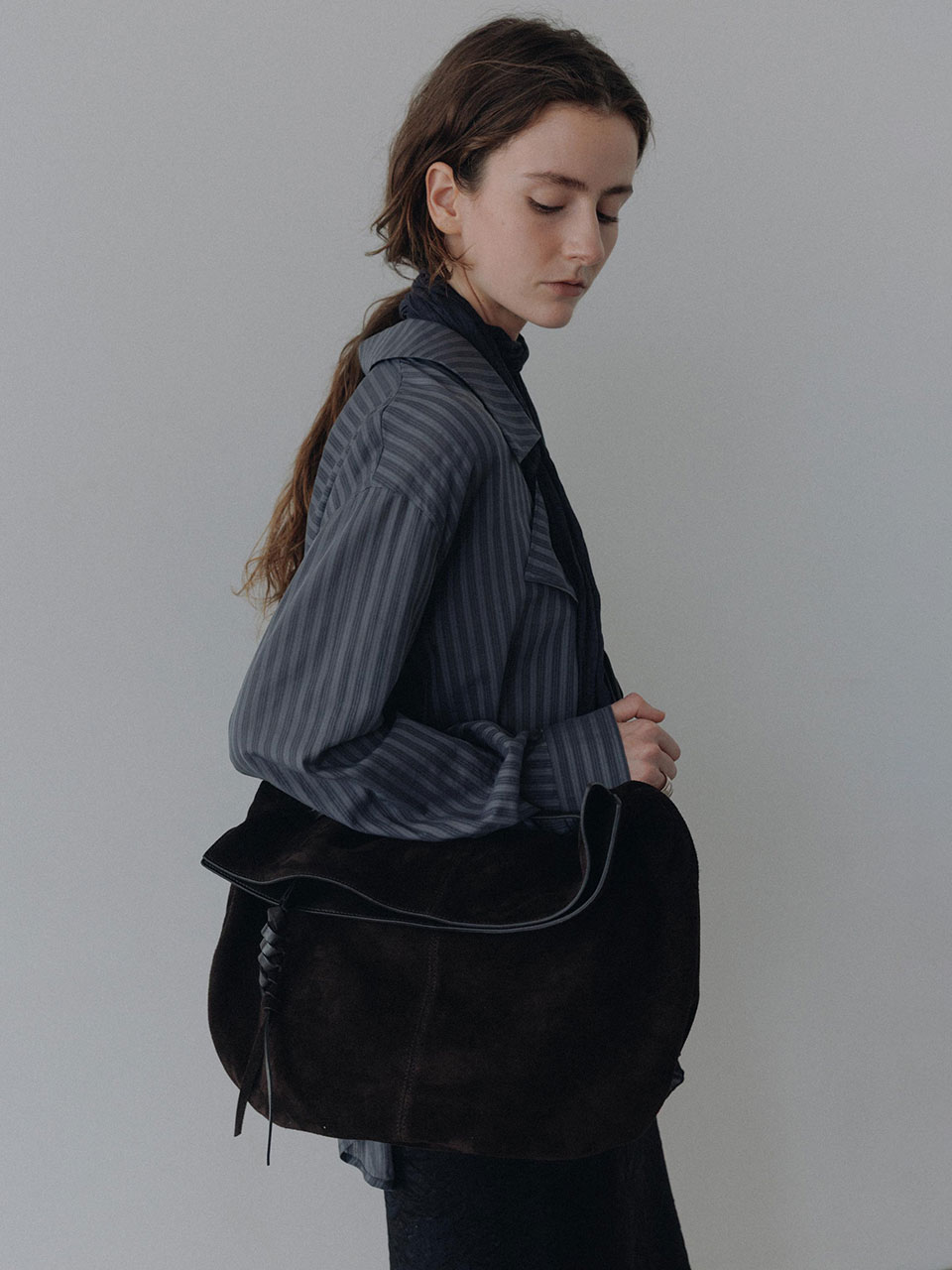 LOEUVRE Sac de Arche Shoulder Large 復古編織流蘇大容量麂皮肩背包