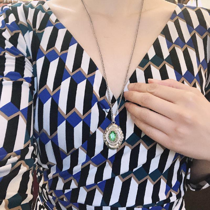 Antique Turn of Century to 1920s Elegant Silver Tone Peridot Glass European Pendant Necklace (CD077)