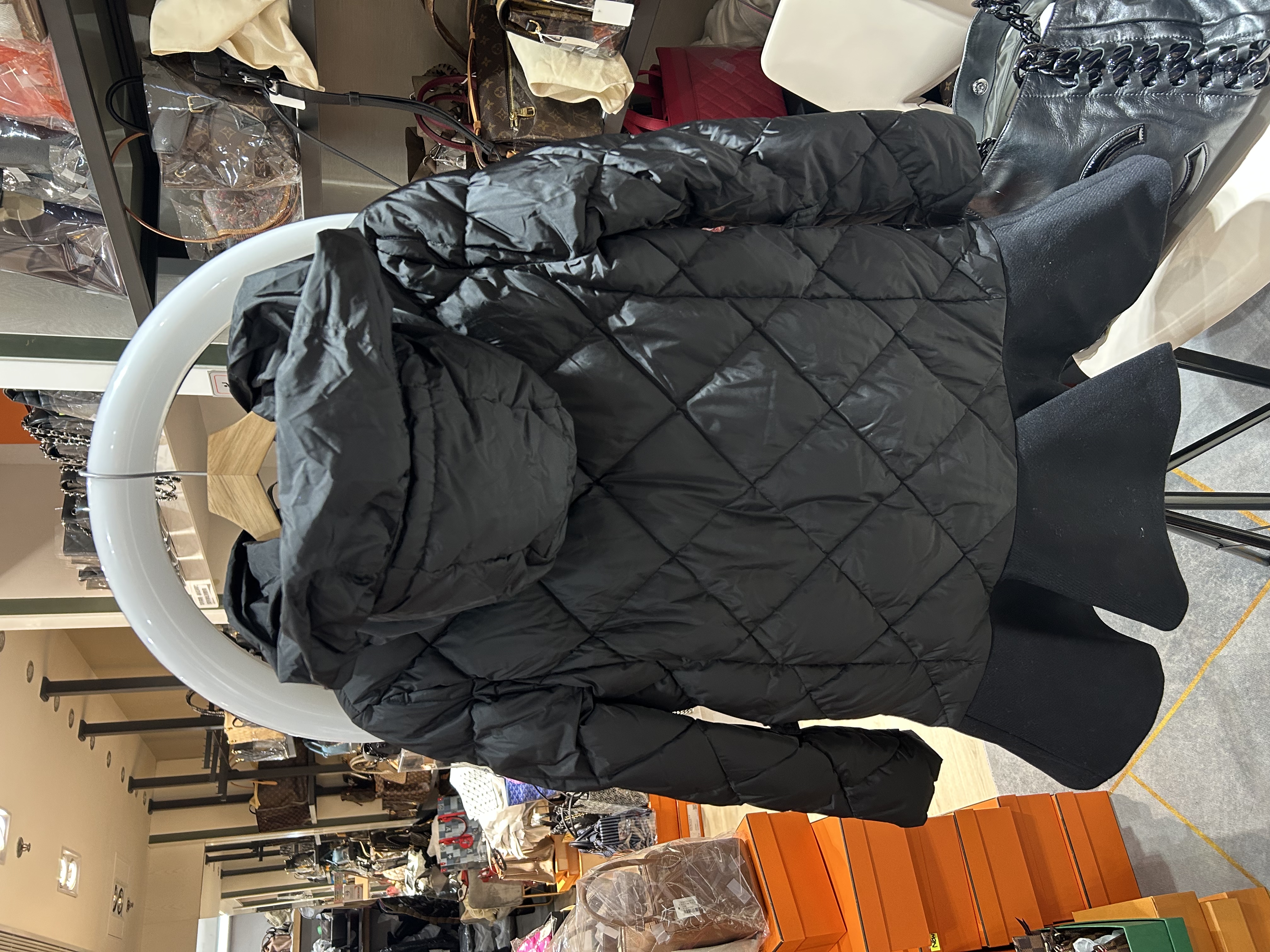Moncler down outer Size: 00 黑色羽絨外套 100%Authentic, 98%new 