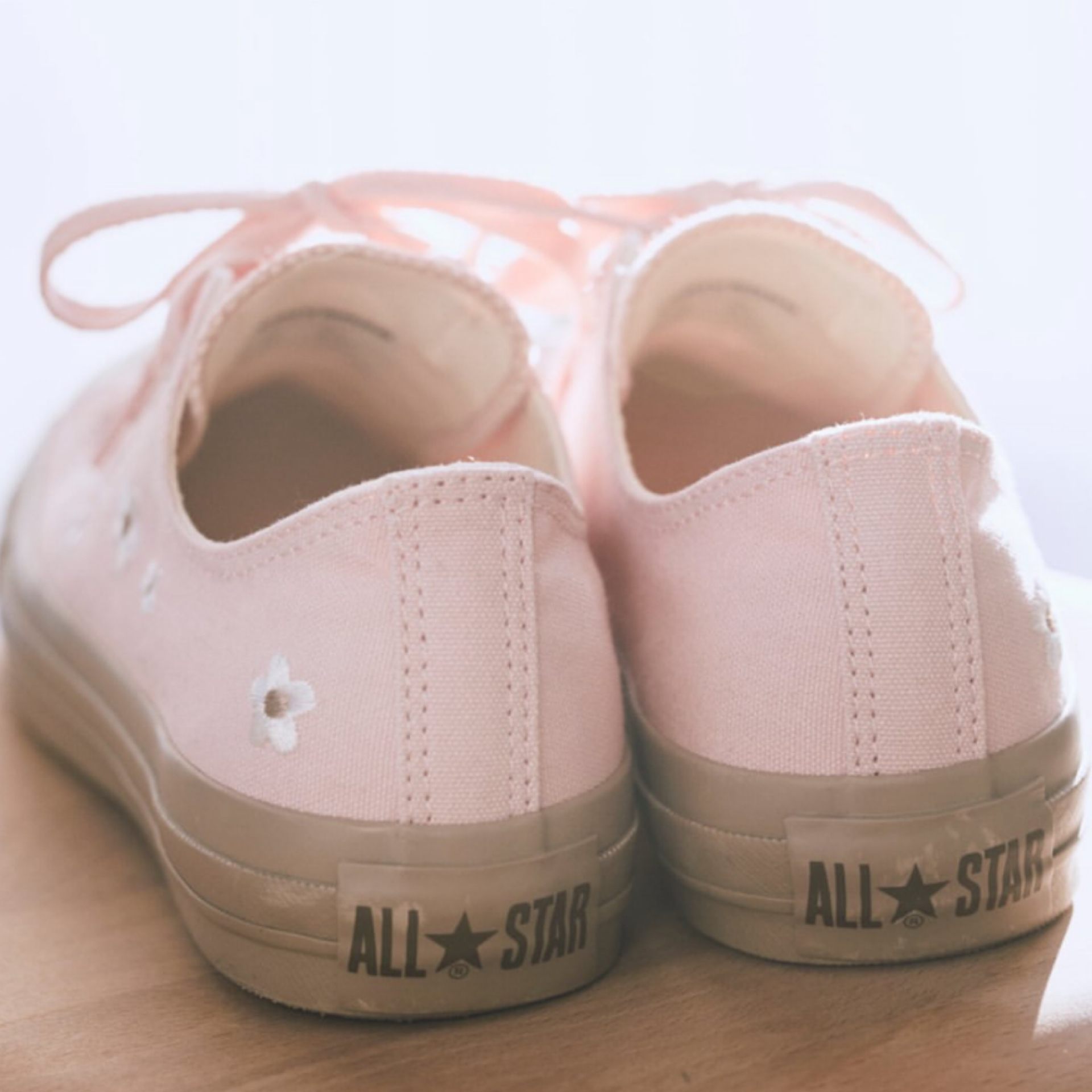 日本預訂📍日本CONVERSE×Earth花花刺繡圖案低筒鞋 不包郵 2026年4月中下旬出貨