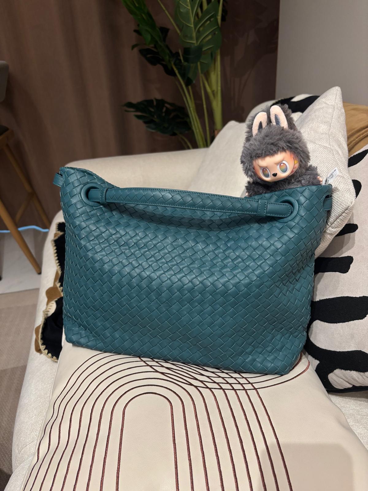 Bottega Veneta BV Shoulder Bag 100%Authentic, 99%New ✅Dust bag