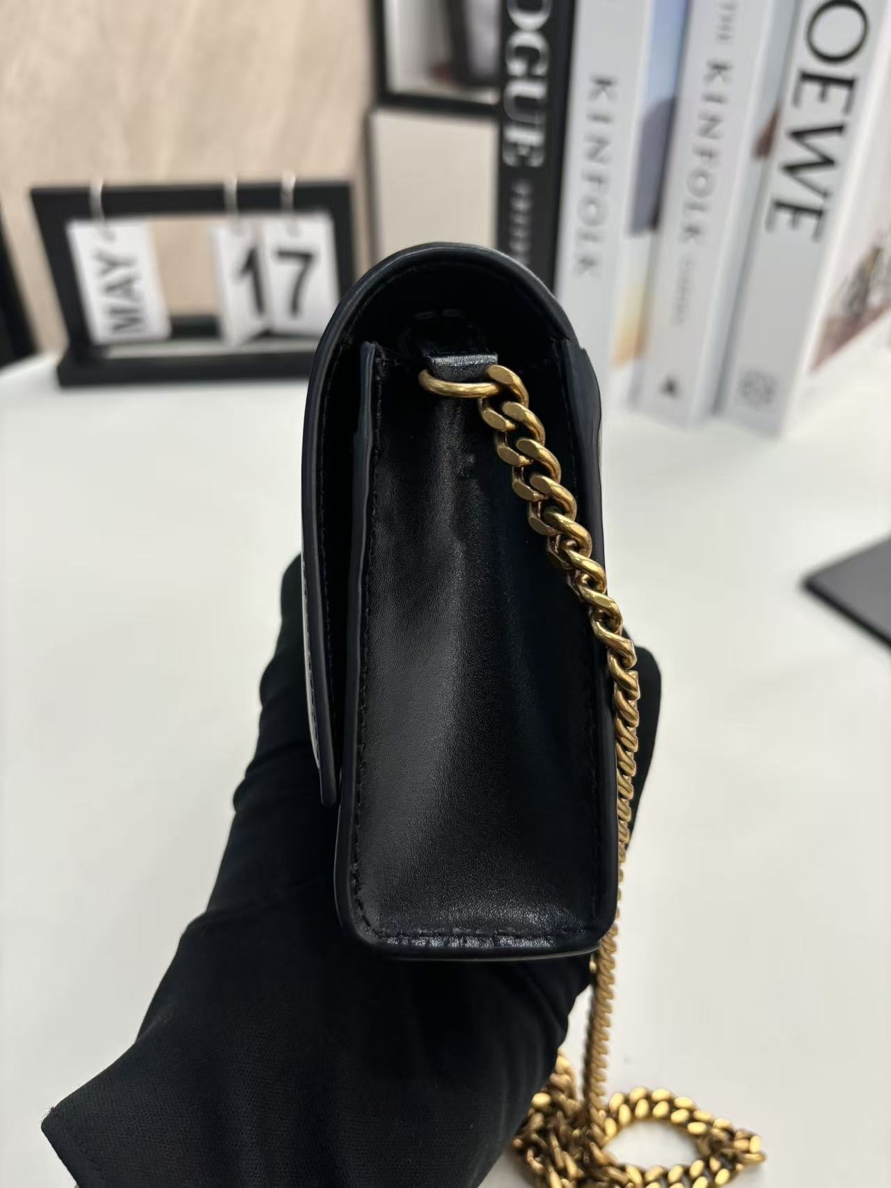 【預訂貨品】巴黎世家黑金沙漏包