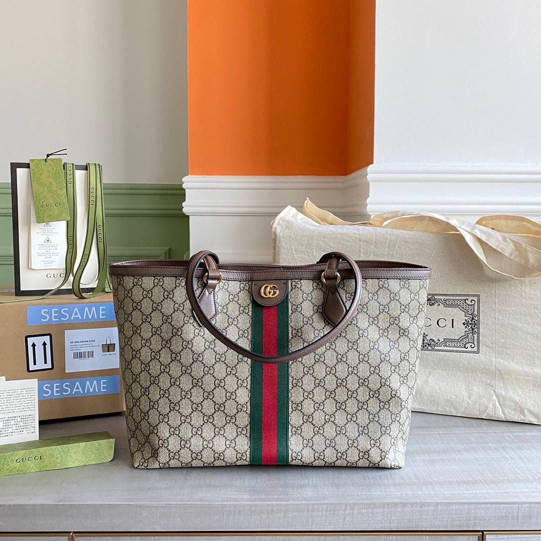 👜Ophidia系列融合了两个最具标志性的经典品牌元素：G631685:38/28/14cm！GG图案和条纹织带，且每一季均以全新造型和材质推陈出新。这款中号手提包新品采用了实用的全新造型并融入辨识度极高的设计元素，饰以织纹皮革滚边，顶端点缀双G配件。 附带️全套最新绿色系列环保包装，也可再另外多购买可循环使用帆布购物袋！‼️🤟🏻