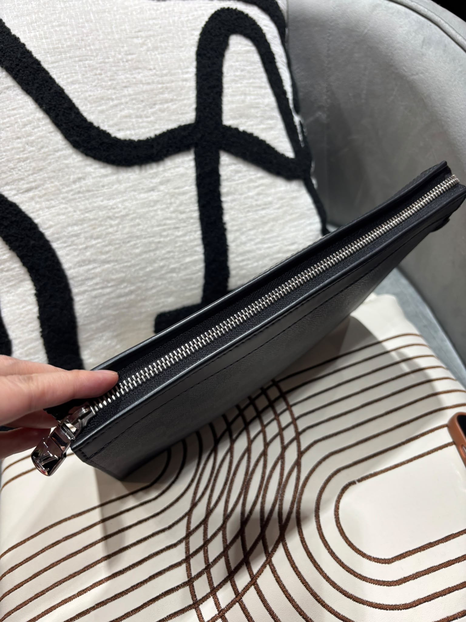 Louis Vuitton LV Pochette Voyage MM 100%Authentic,99%New✅Dust bag
