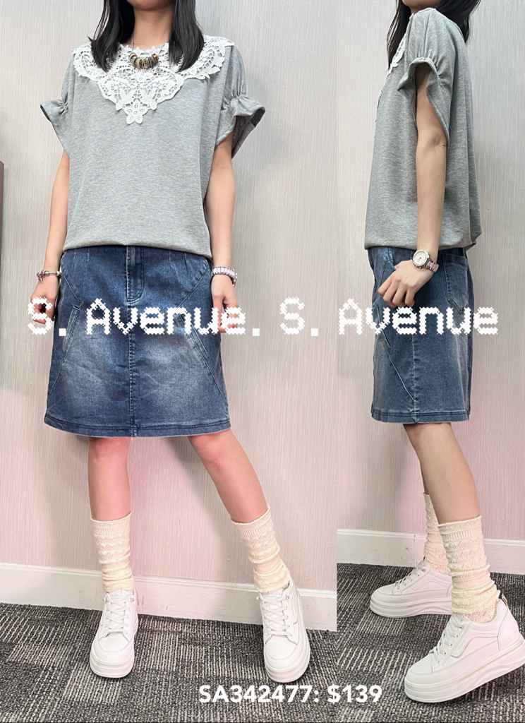 SA342477: 短袖喇叭袖領勾花top