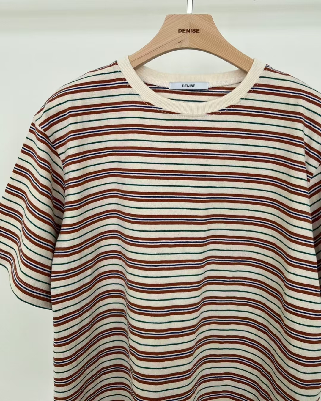 Vintage-Inspired Loose Fit Multicolor Striped T-Shirt with Contrast Collar ‖ 复古撞色多色条纹宽松T恤KR01311601