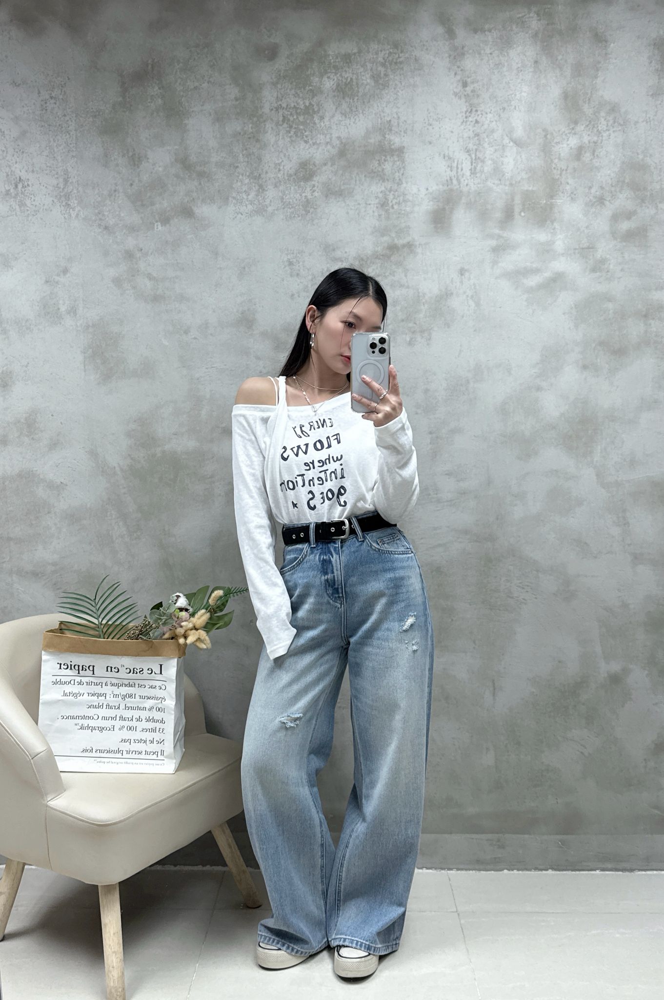 A10 扭結露膊英文字Top