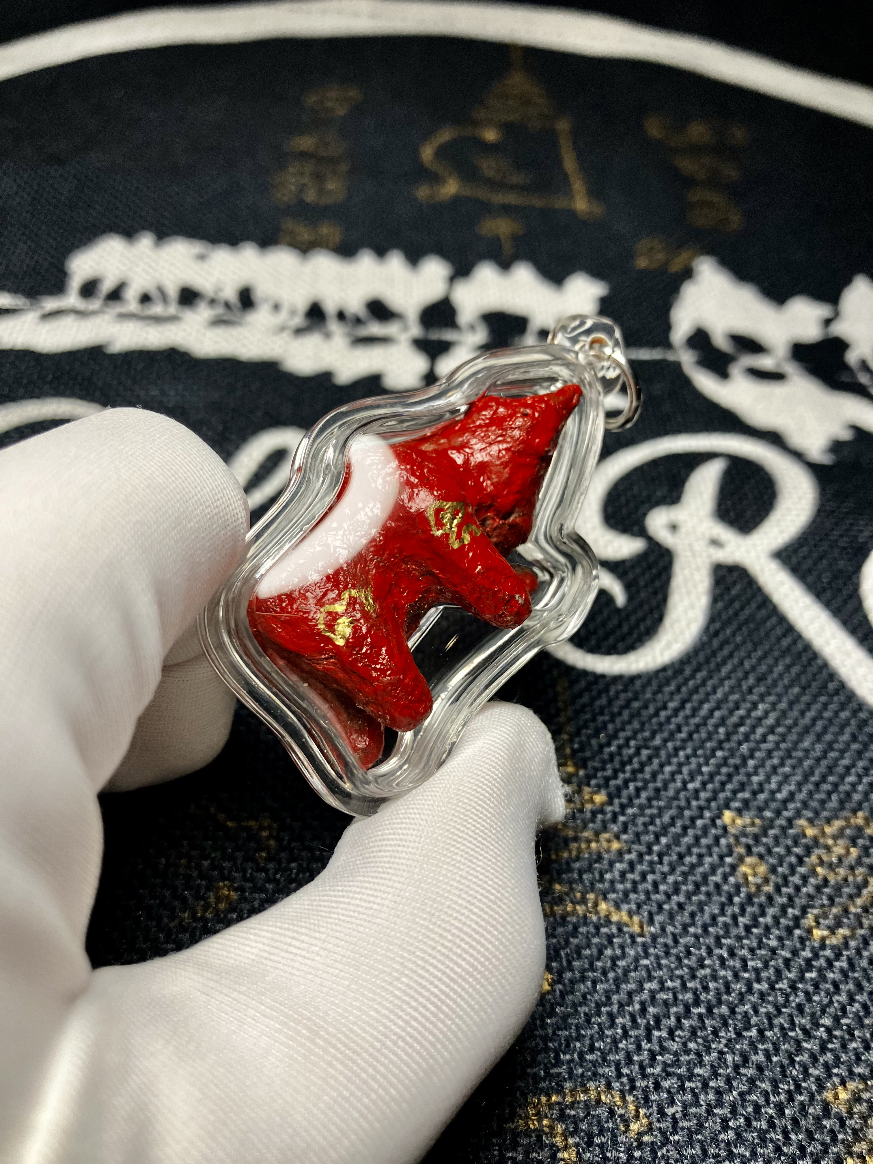 具有反彈符管力量的弓箭牛🪞🦬🏹 龍婆披贊 佛曆2565  派也告勒達辣夢冠  第一期  弓箭牛 附全高清防水殼｜師父親寫四大元素符