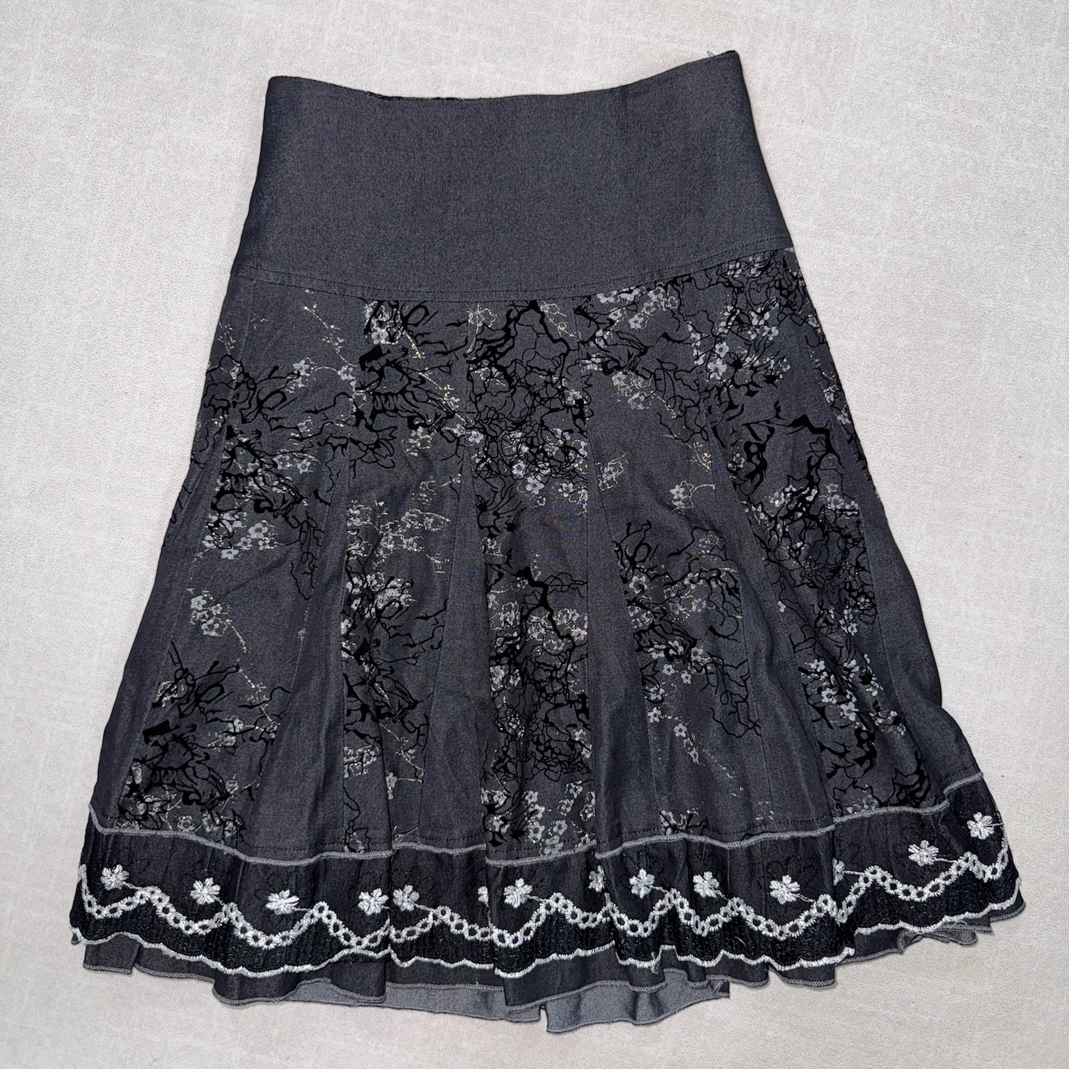 Elegant Black Midi Skirt with Bow Detail