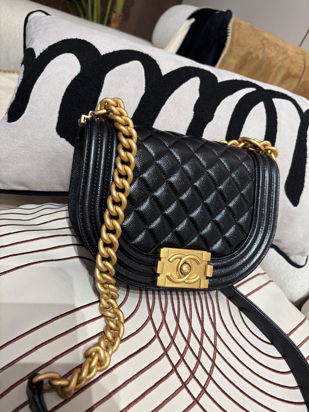 Chanel Boy Chain Shoulder Bag AS3186 黑色粒紋牛皮半圓boy 100%Authentic, 98%new ✅晶片✅防塵袋✅盒