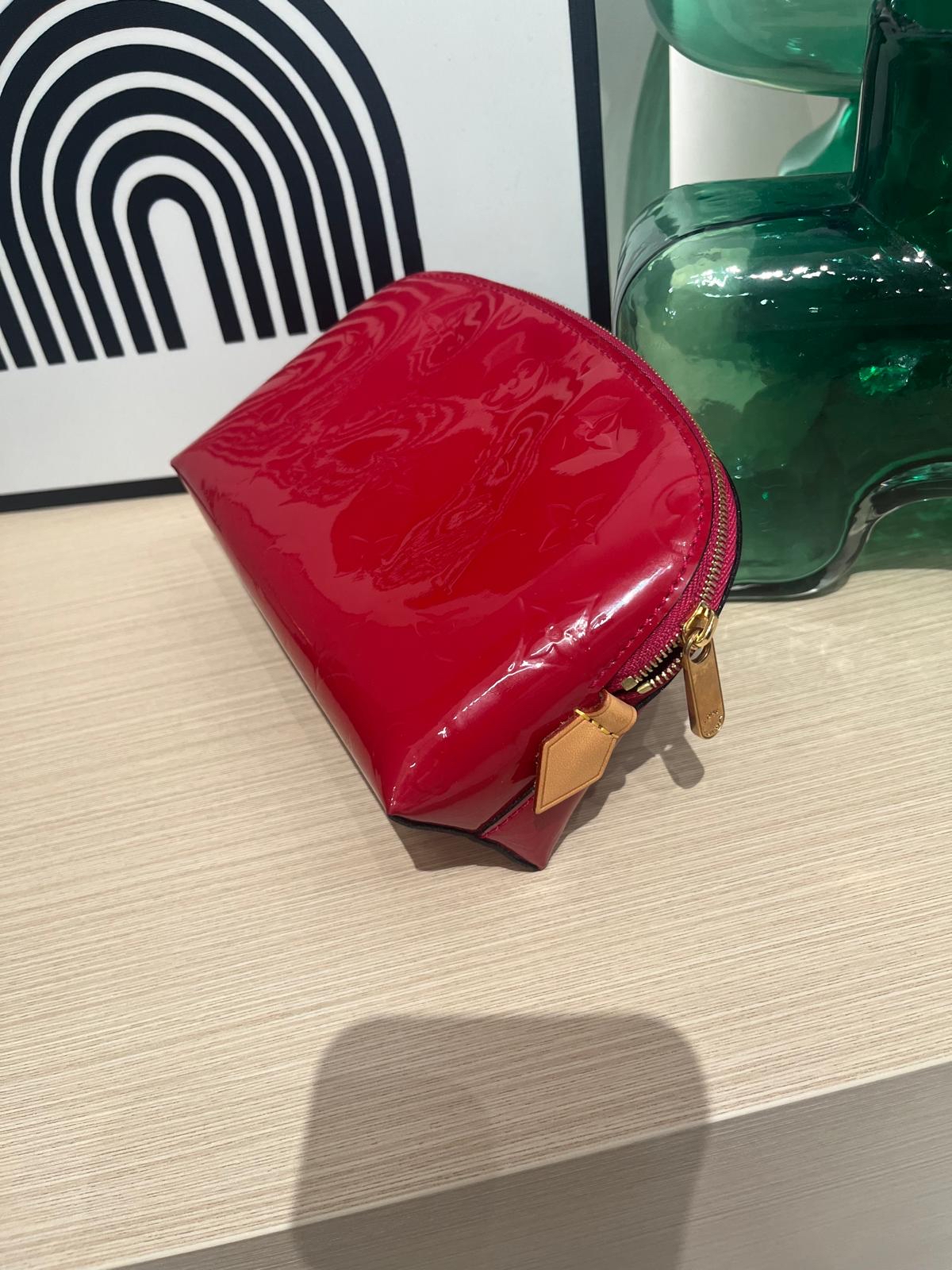 Lv cosmetic pouch 化妝袋 100%Authentic,95%new ✅dust bag 