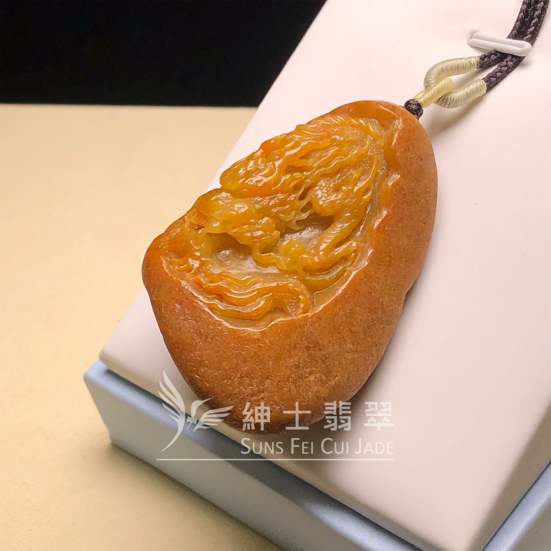 #E00208 🎁翡色龍型原石吊墜 