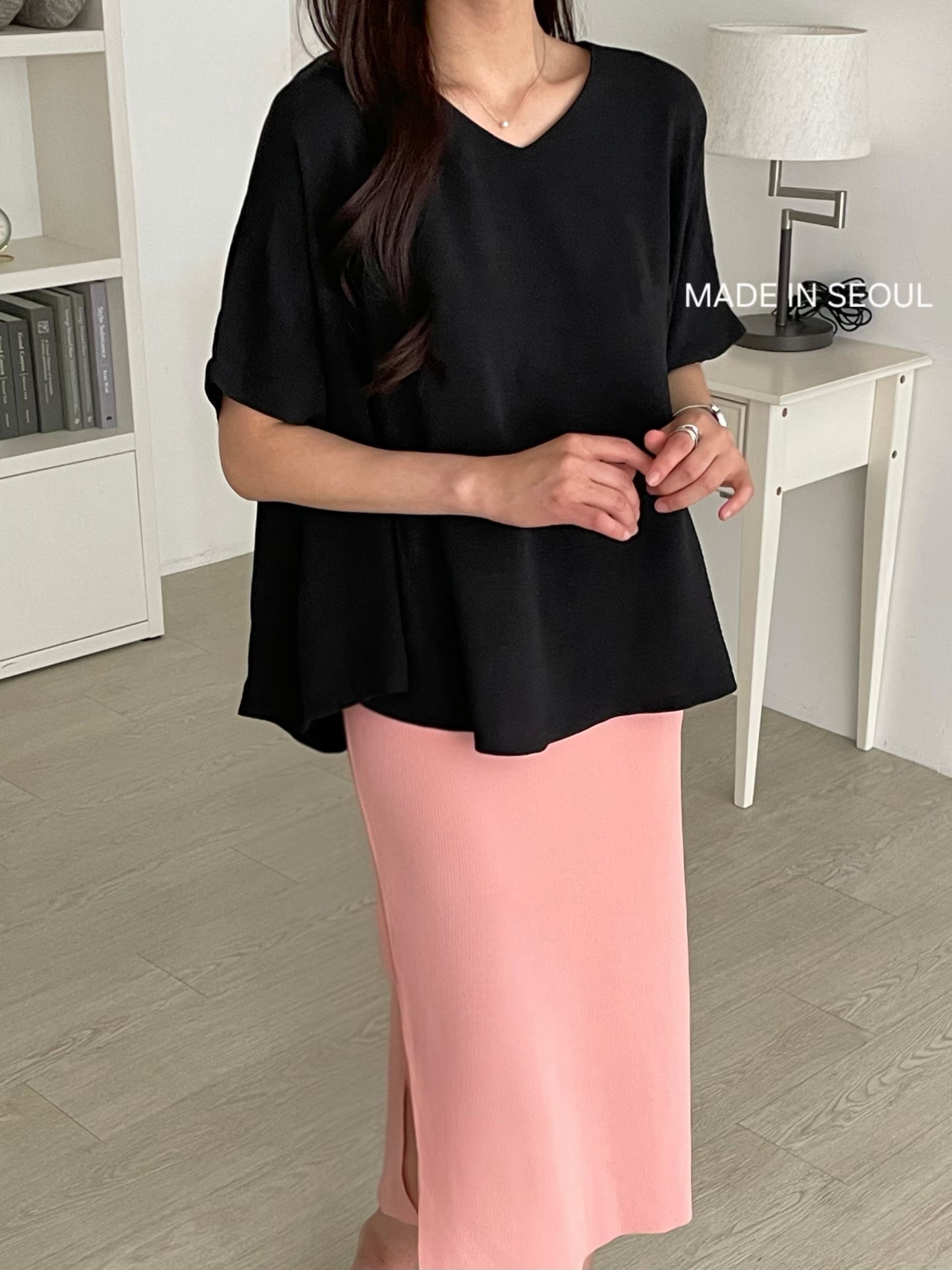 G6190 韓國🇰🇷淨色V領top