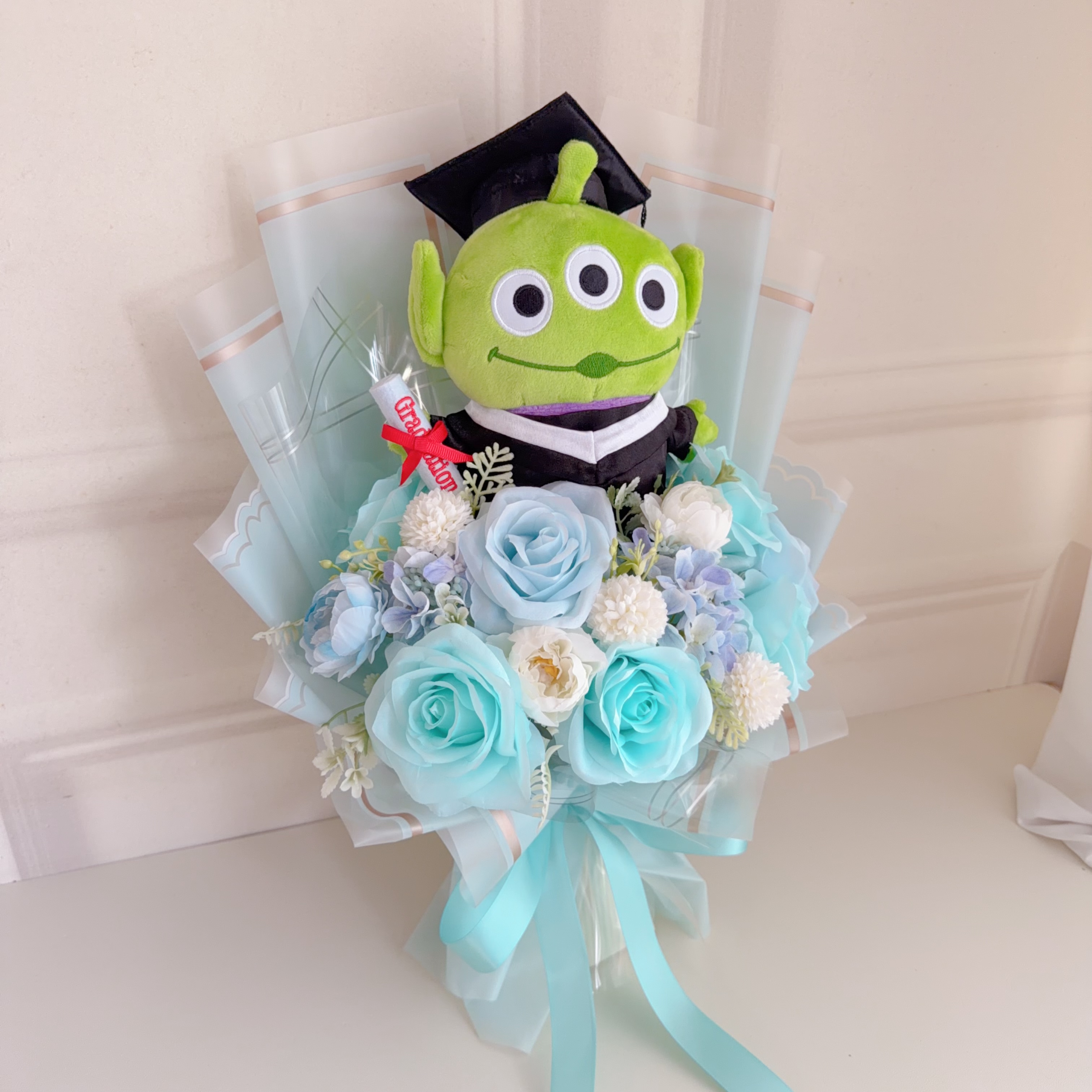 (現貨)三眼仔畢業公仔花