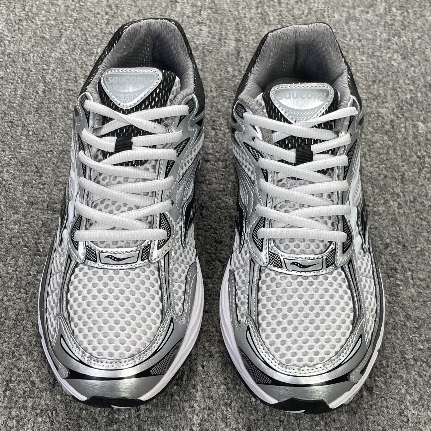 Saucony ProGrid Omni 9