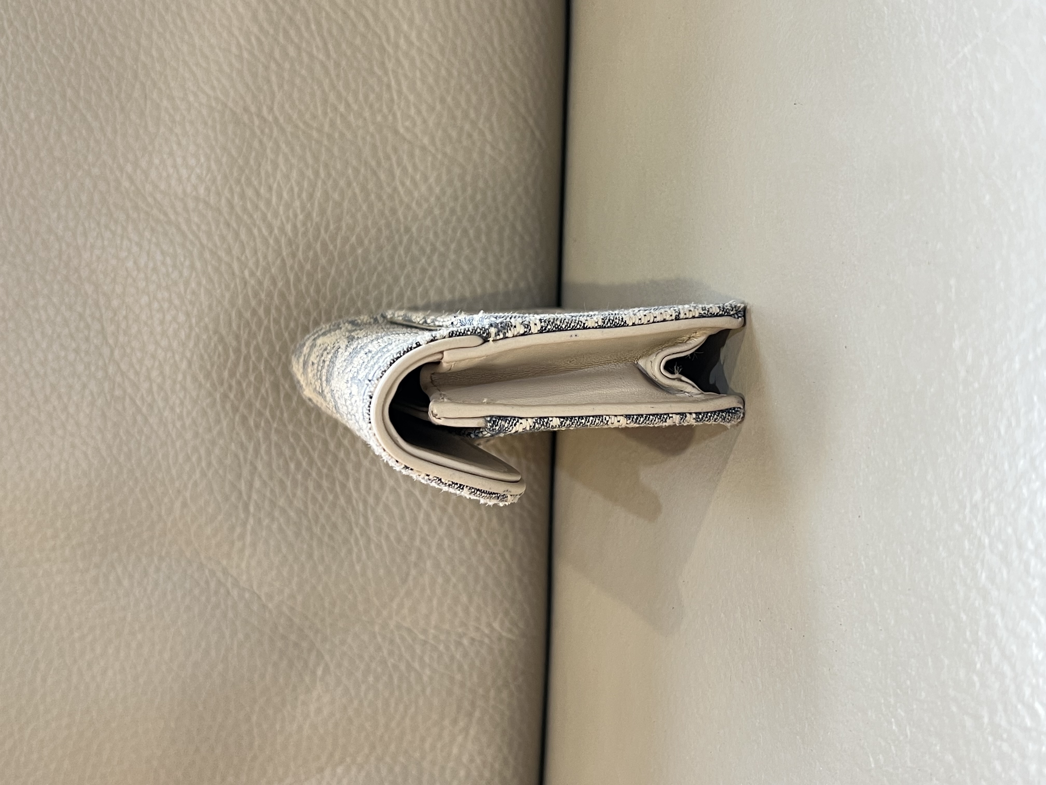 Pre-Owned DIOR Card Holder / Product Code: 26041644