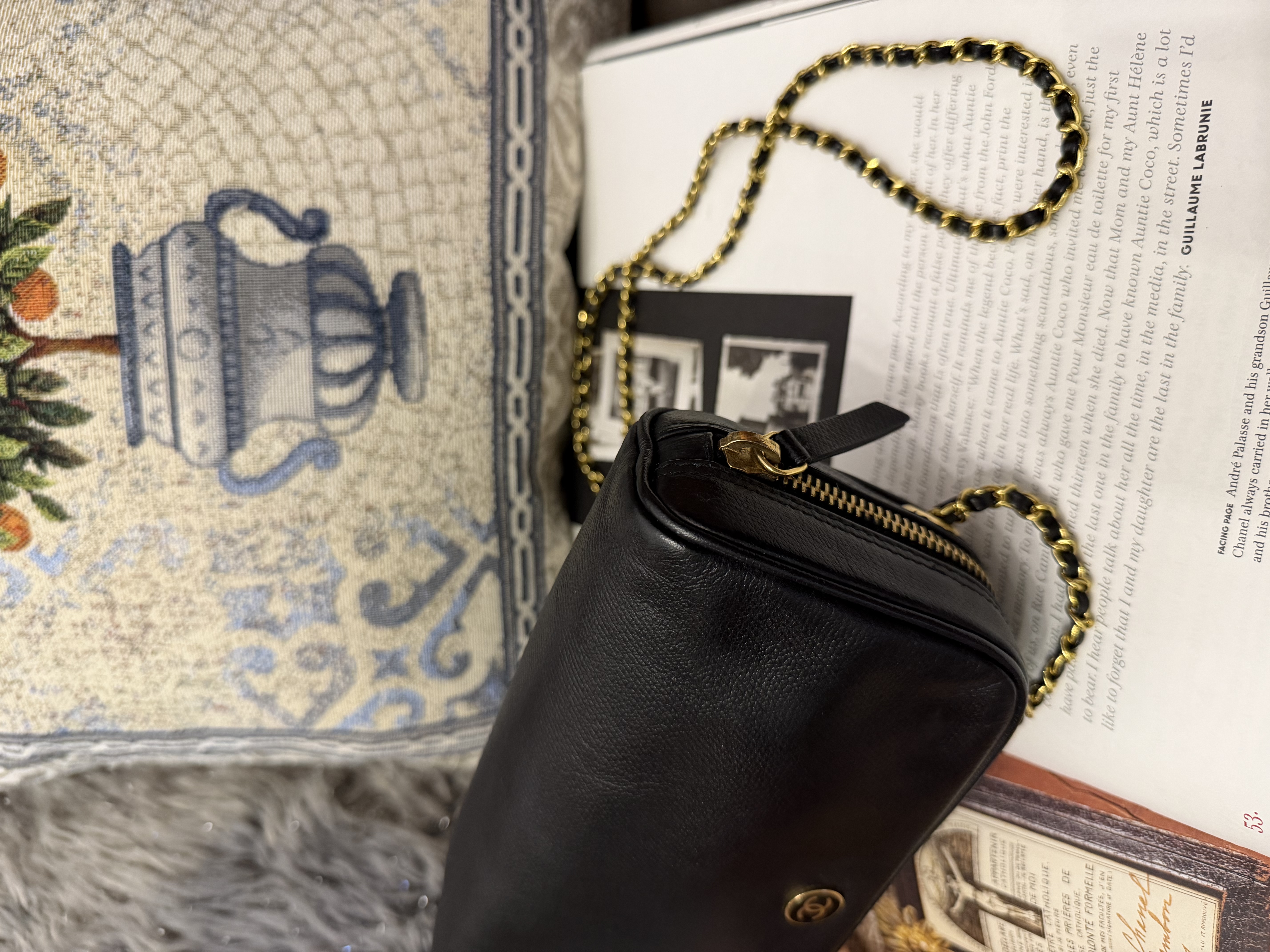 vintage chanel chanel leather vanity bag 