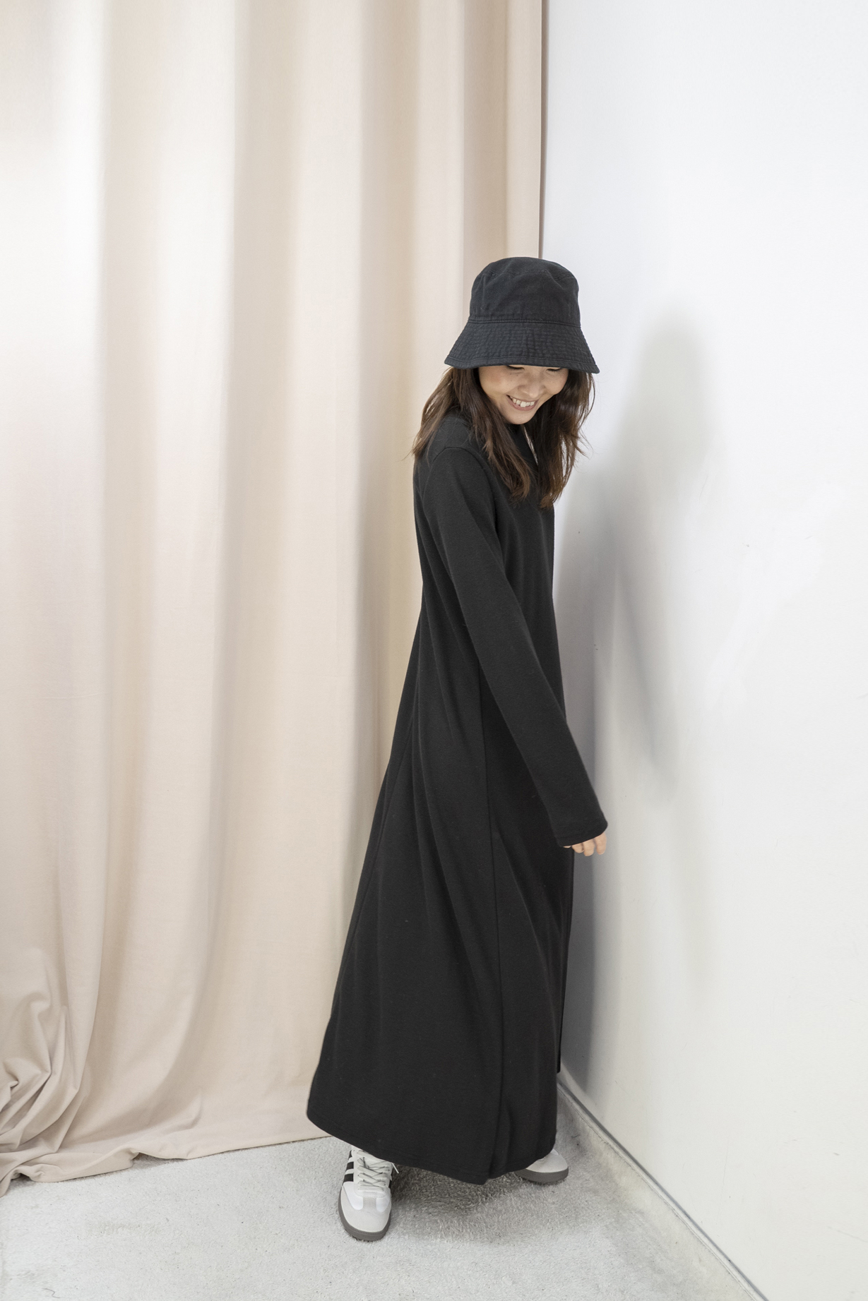 柔軟針織長版連身裙（黑色）