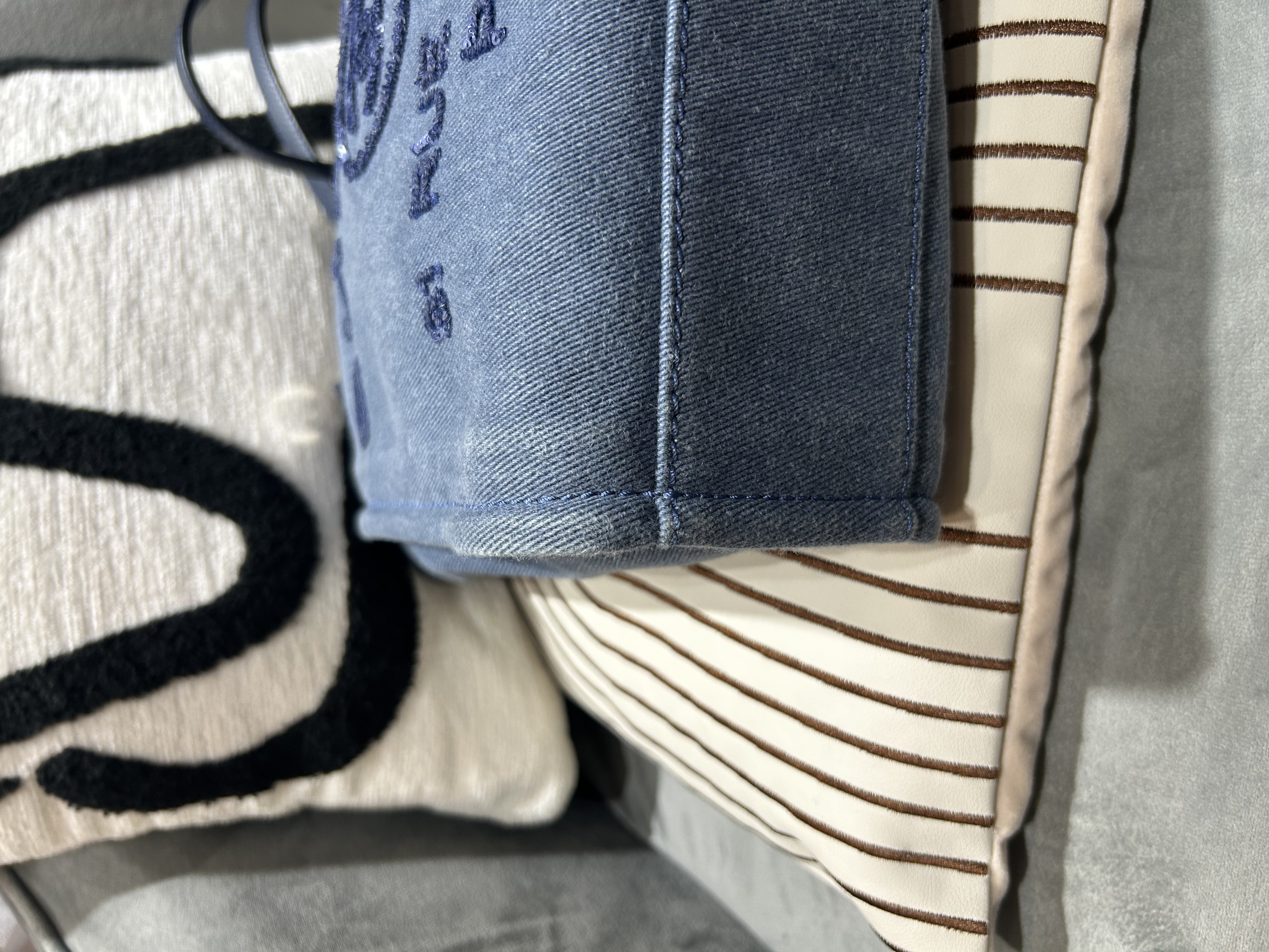 Chanel Denim Deauville Tote Bag Small 100%Authentic, 95%New ✅23Card✅Dust bag