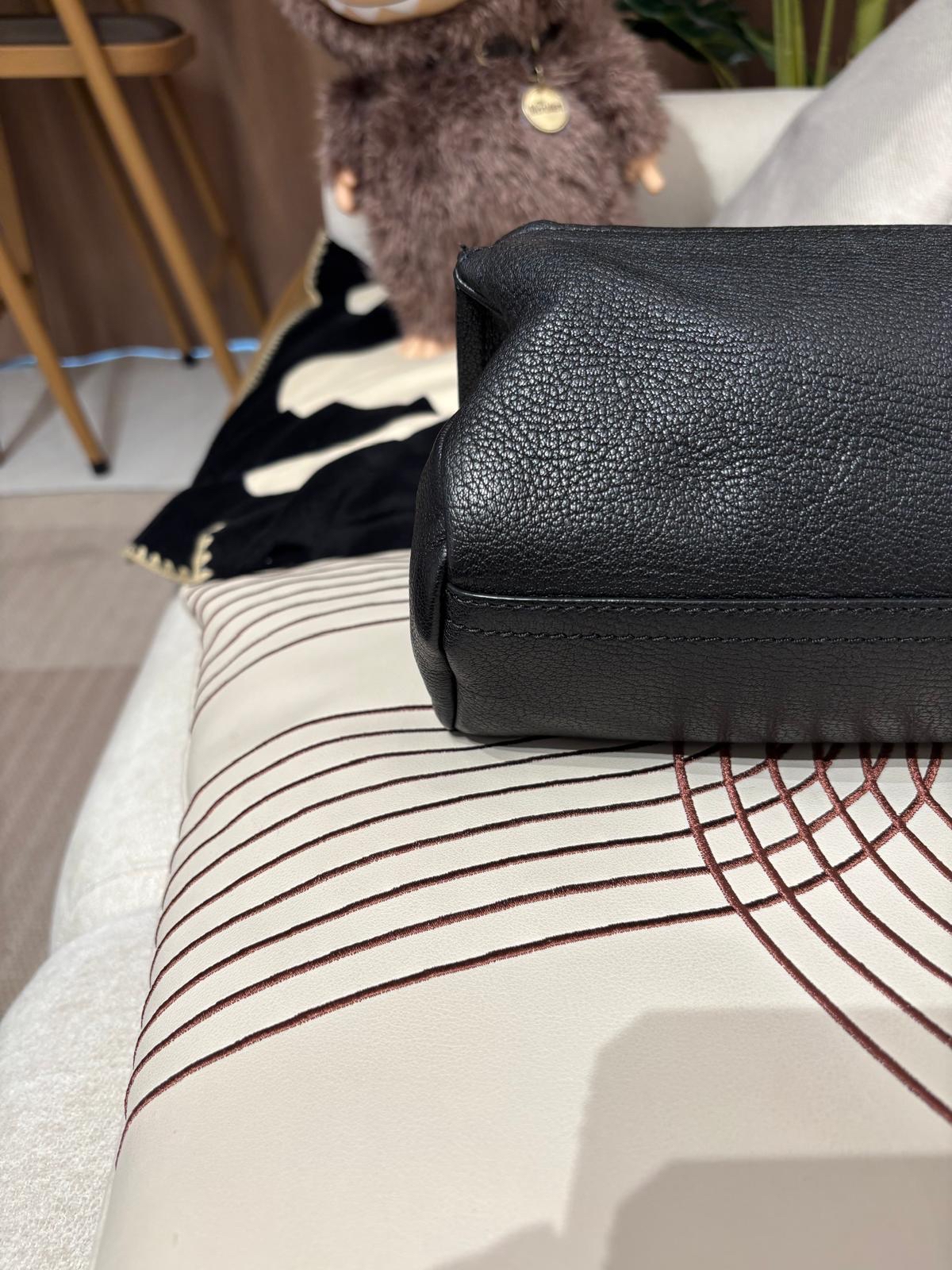 Givenchy Pandora Mini Crossbody Bag 黑色,100%Authentic,98%new