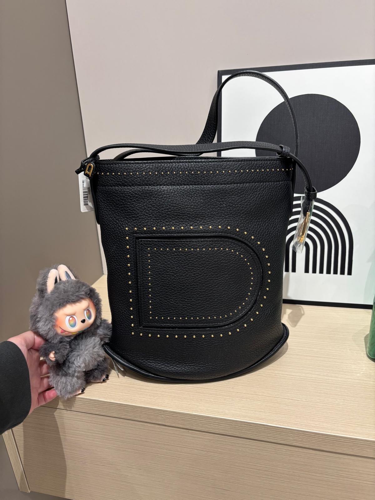 Delvaux Pin Daily Surpiqué Taurillon Soft MM 黑色牛皮金扣 100%Authentic, 95%New  ✅證書✅Dust bag