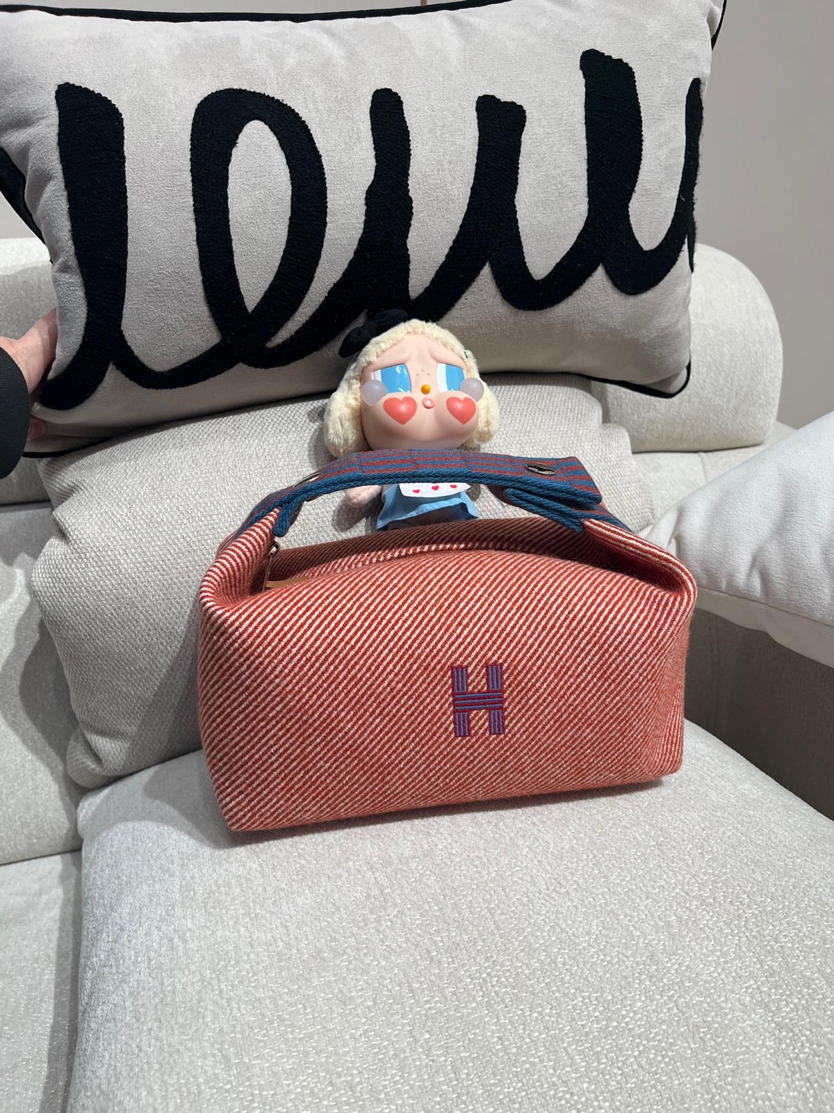 未使用品 Hermes 飯盒包 PM     100%Authentic ,unused  