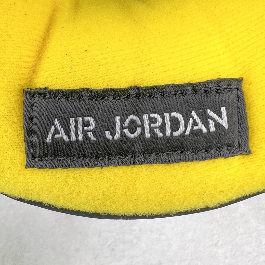 Air Jordan 4 Retro "Thunder" DH6927-017