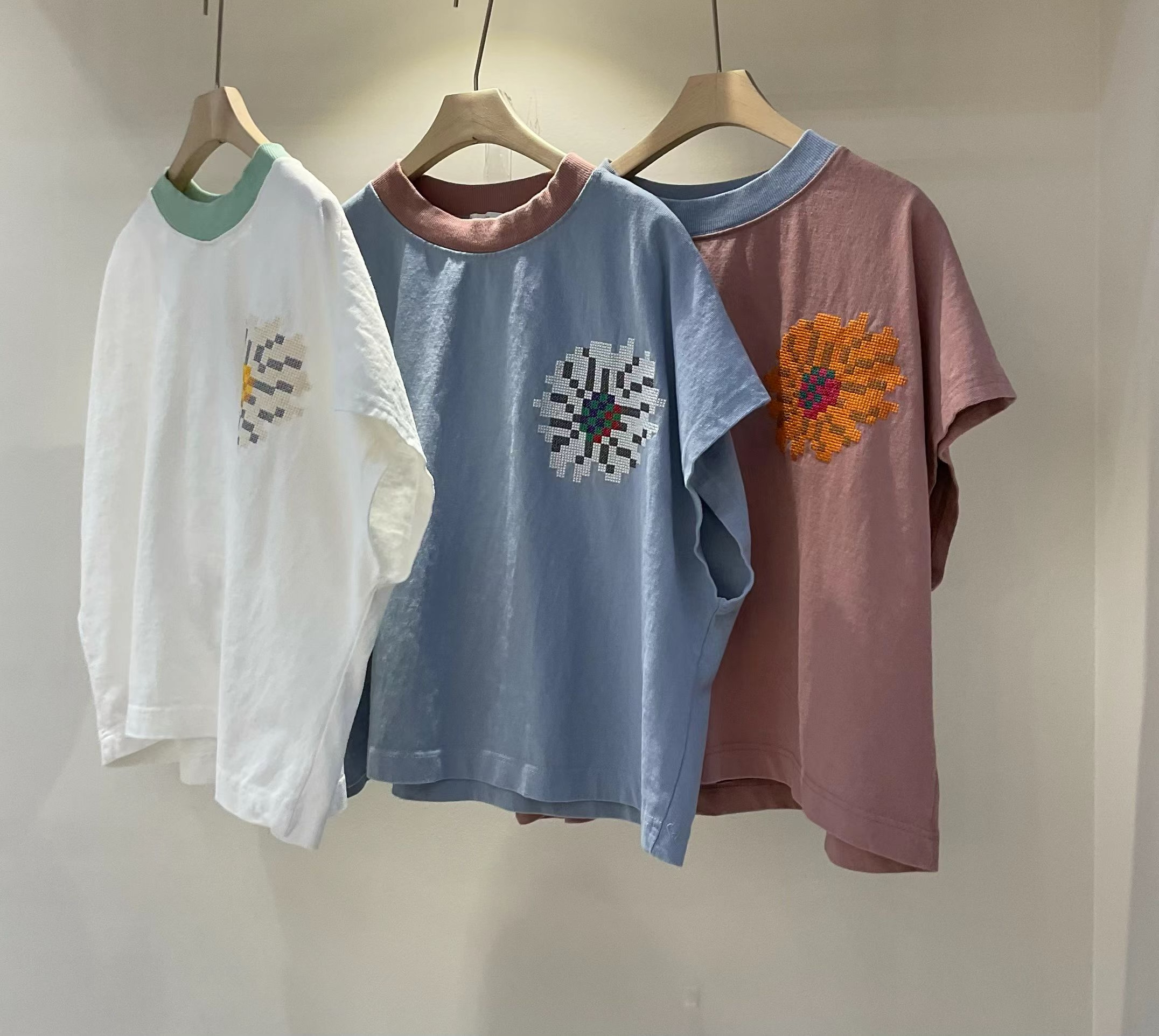 4N5刺繡花Tee