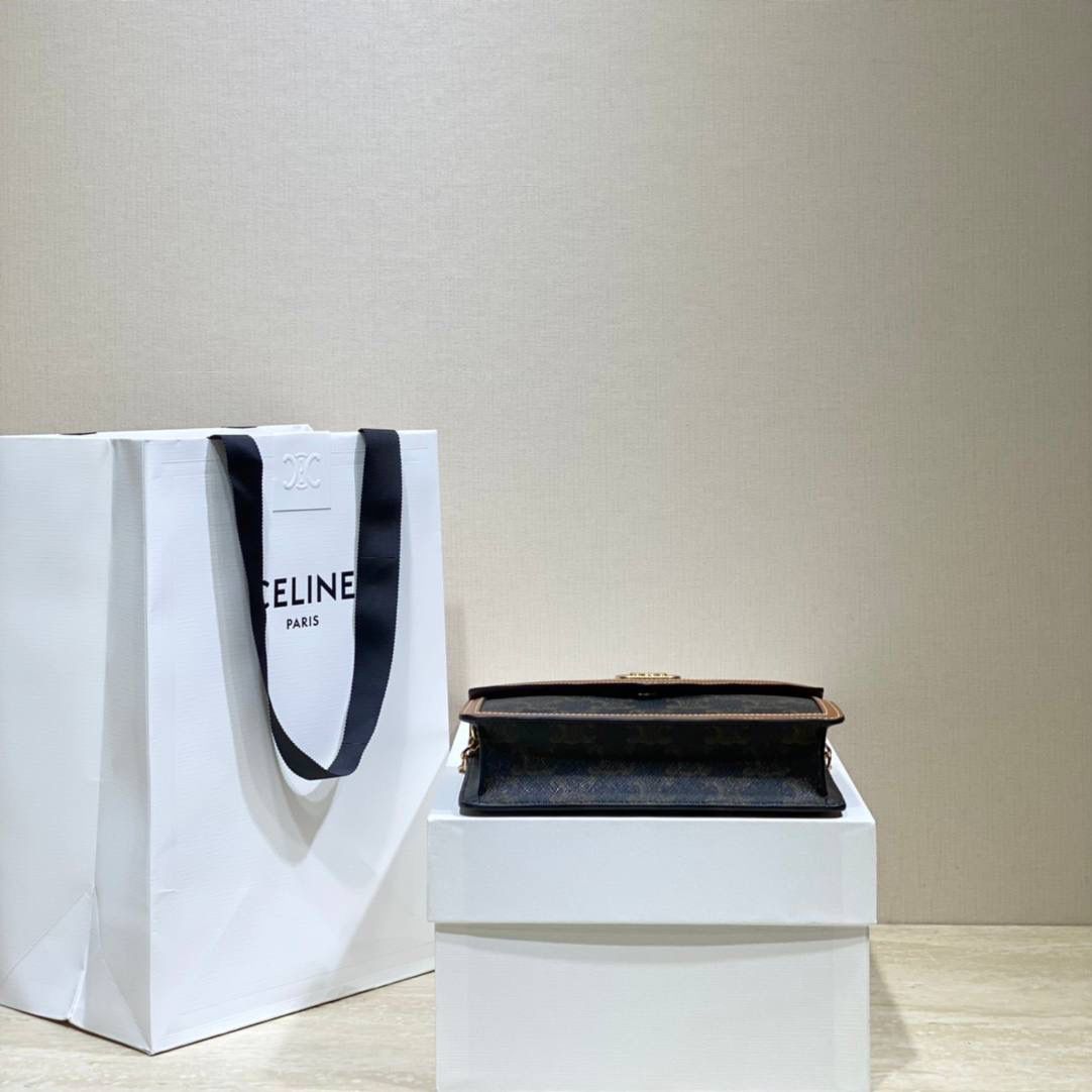 🔥大货实拍图 𝗖𝗘𝗟𝗜𝗡𝗘♥𝗠𝗔𝗜𝗟𝗟𝗢𝗡链条信封包 型号：10H422 尺寸：19.5*13*4cm