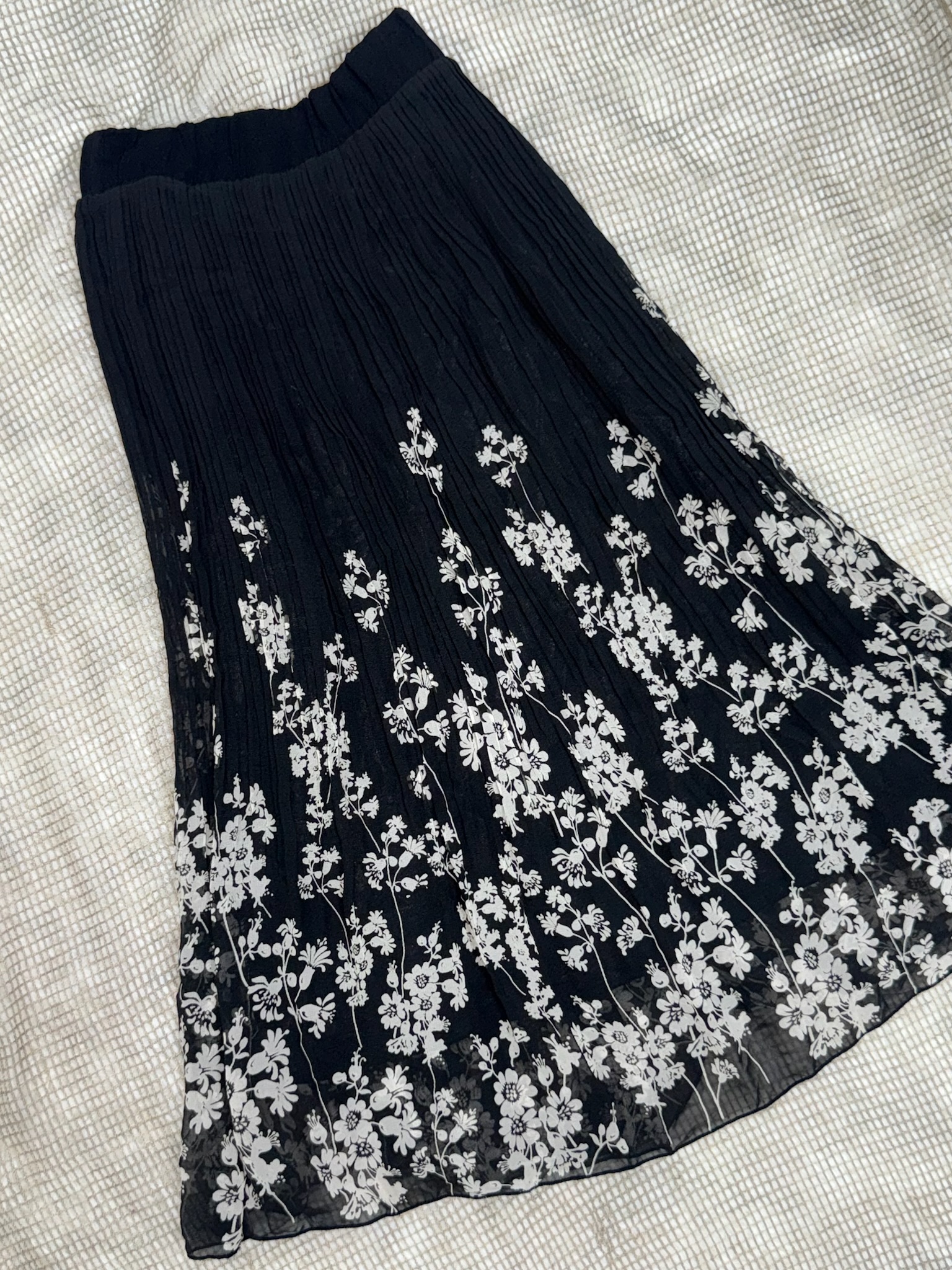 Cottagecore Botanical Wildflower Plisse Maxi Skirt in Black