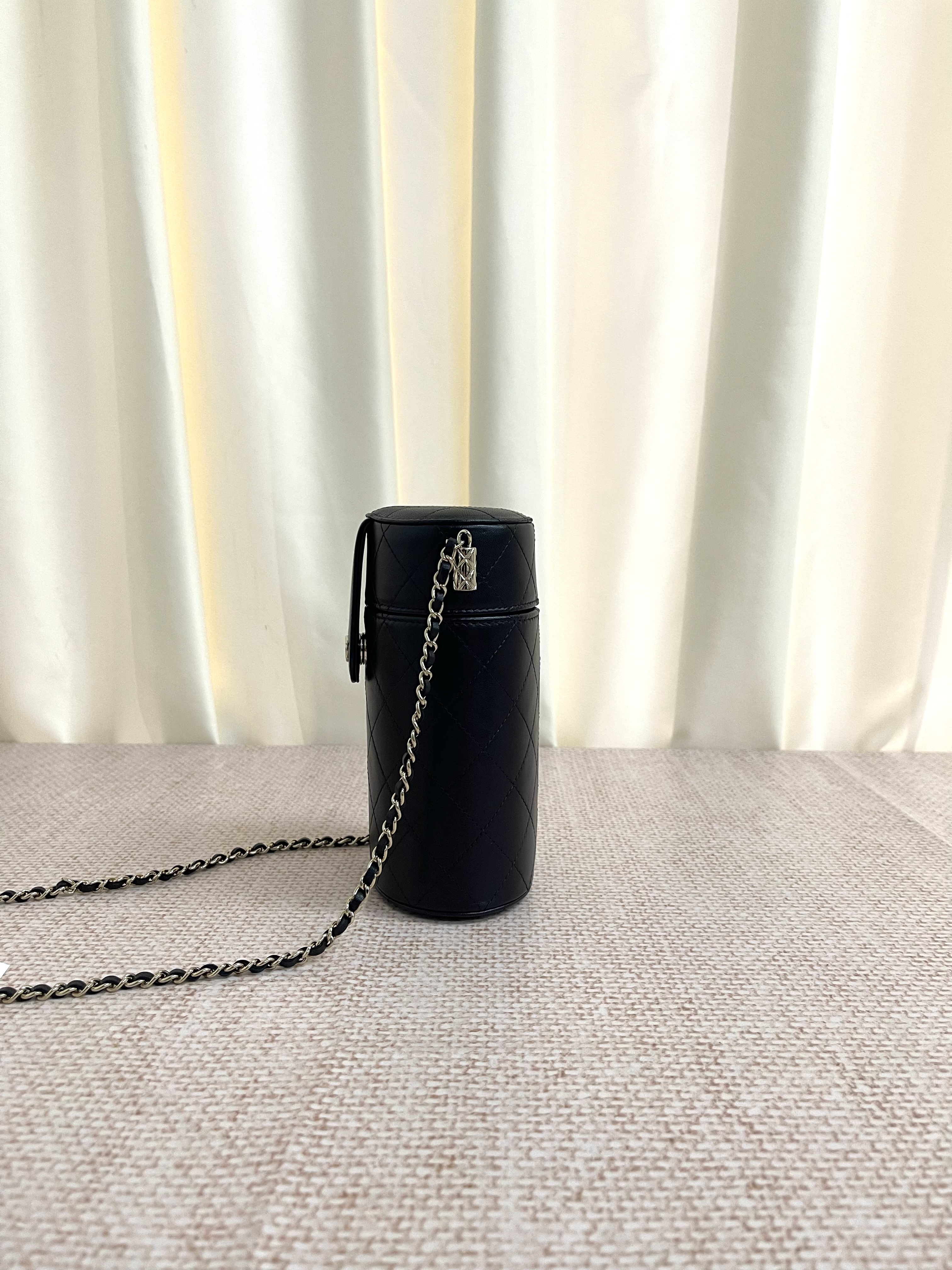 Pre-owned Chanel Round Vanity Case/ Product Code: 26042801