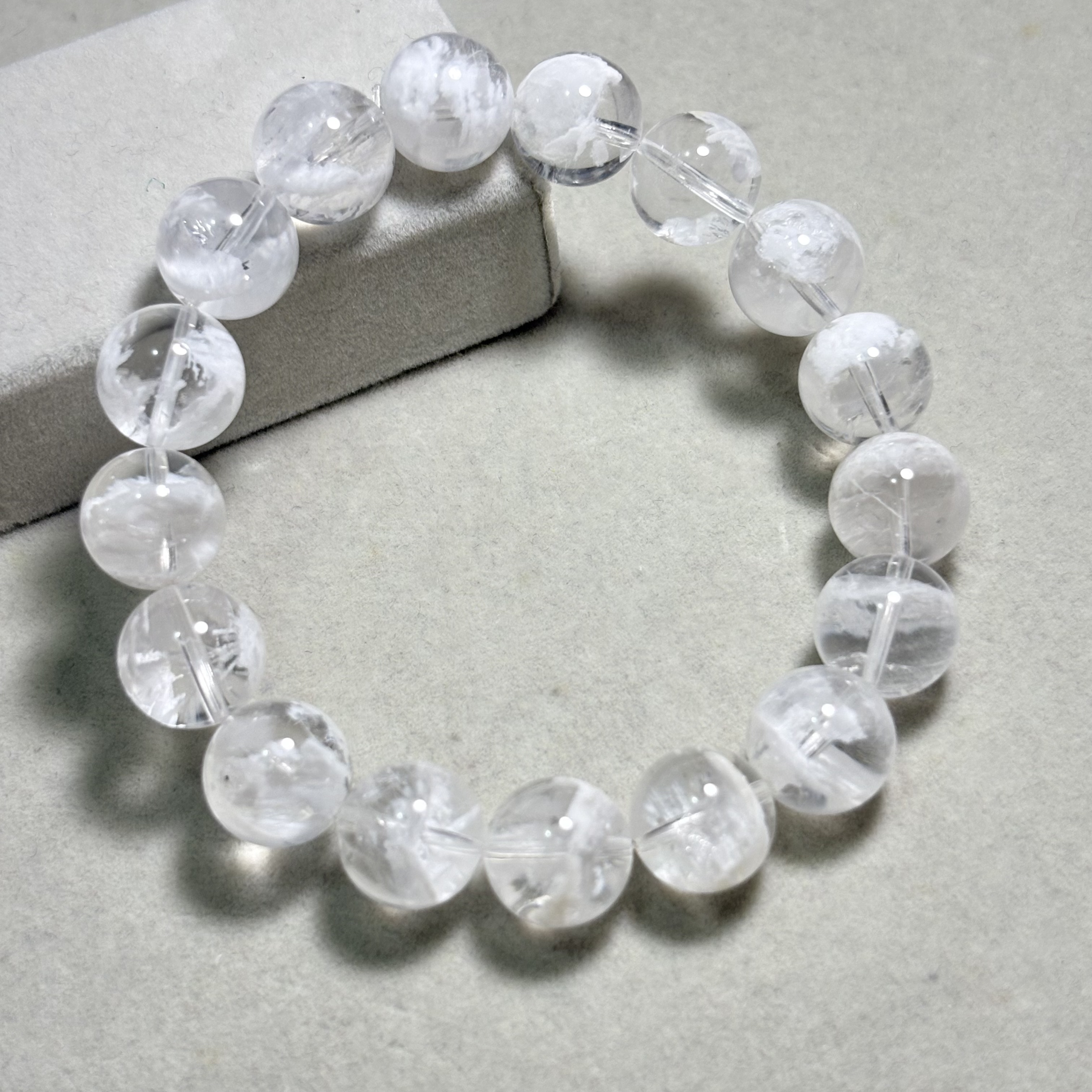 雪花緍紗白幽靈手串 No.4567 丨規格：12mm珠17cm手圍