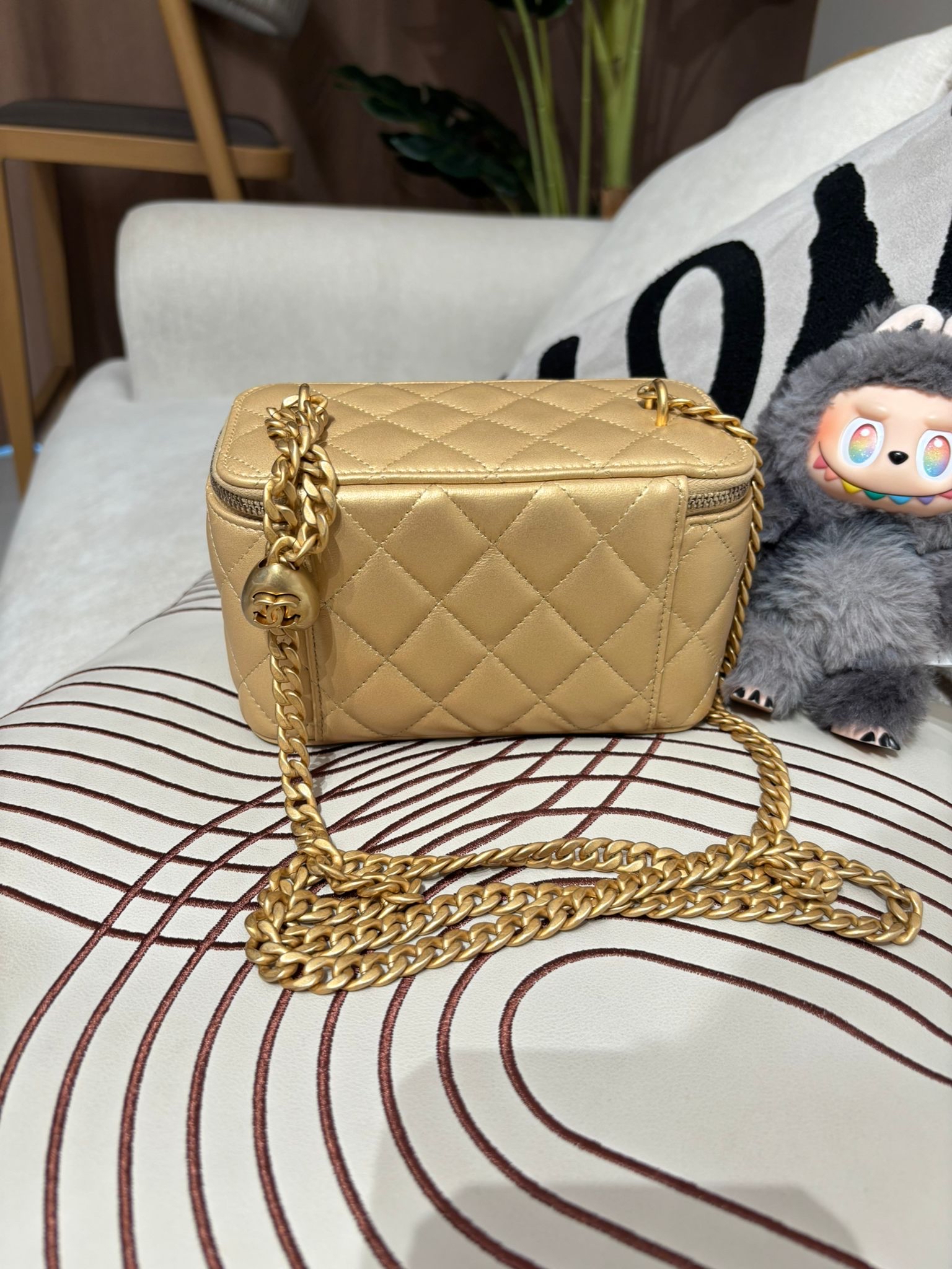 全新未使用品 Chanel Vanity With Heart Pearl Crush 100%Authentic, Brand New 全新 ✅晶片✅Dust bag✅Box