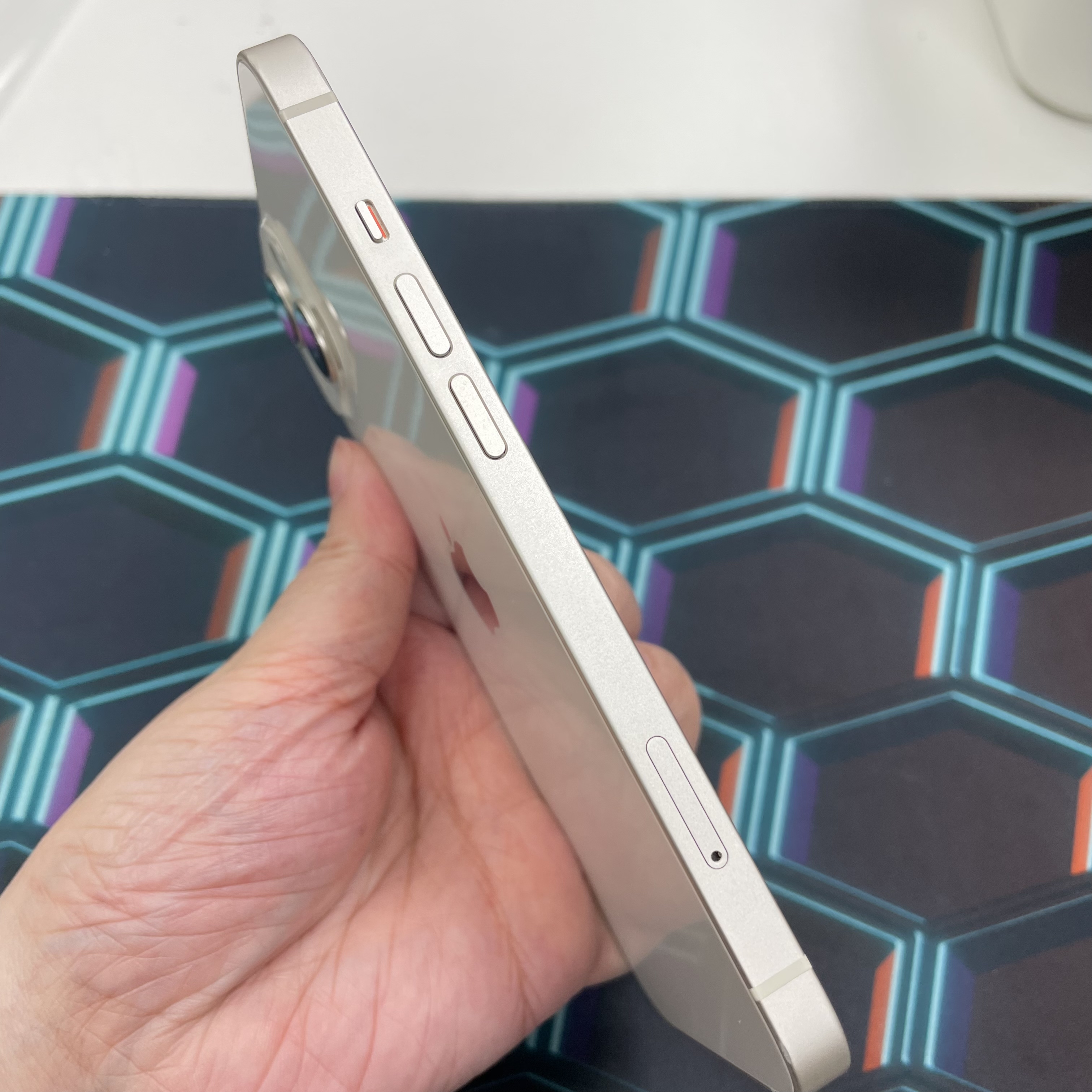 *6416 13 勁靚機 128GB 電83 白色 white