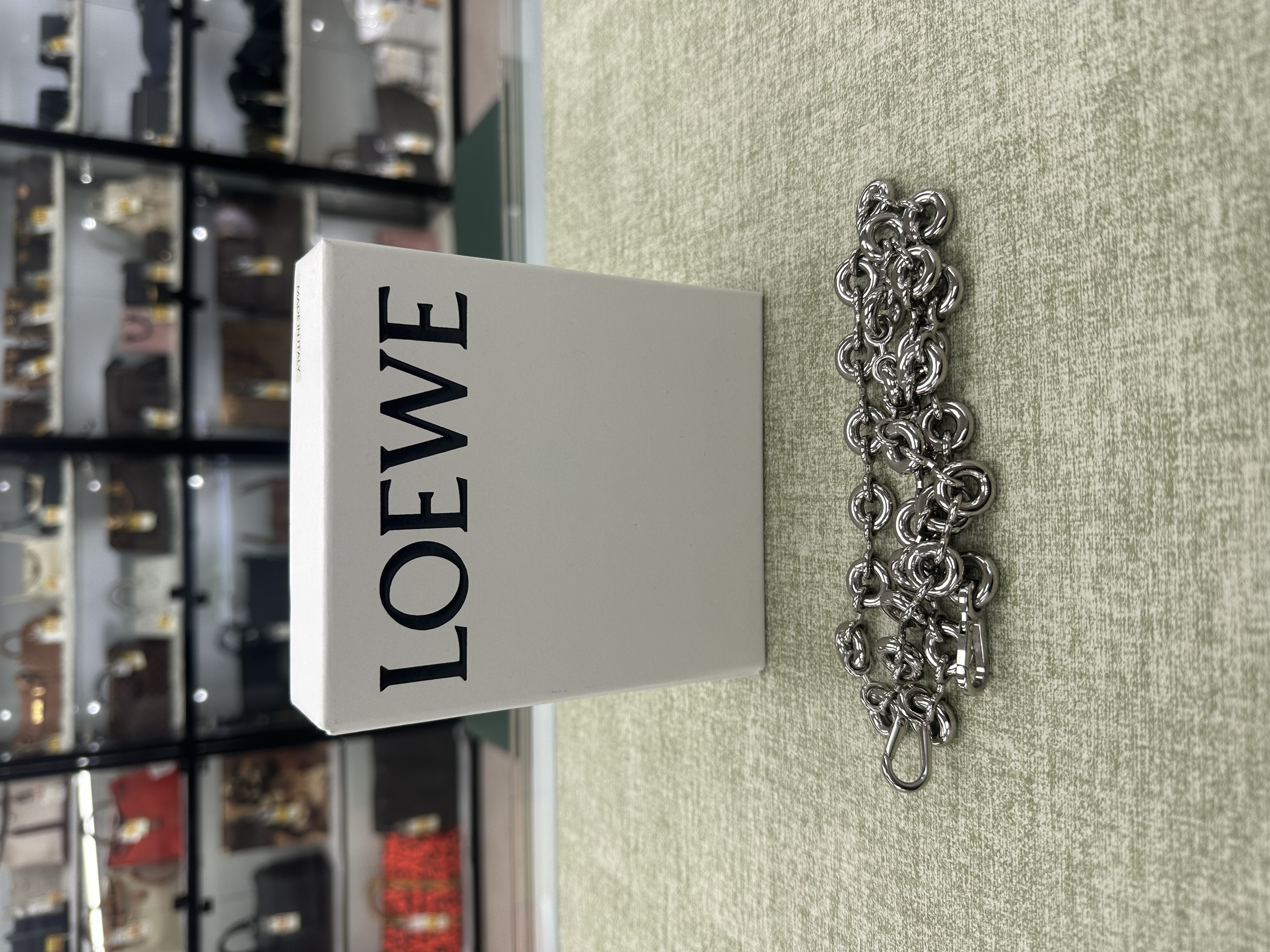 LOEWE🤍PRE OWNED Donut Chain 鏈條肩帶 全套有單🩶