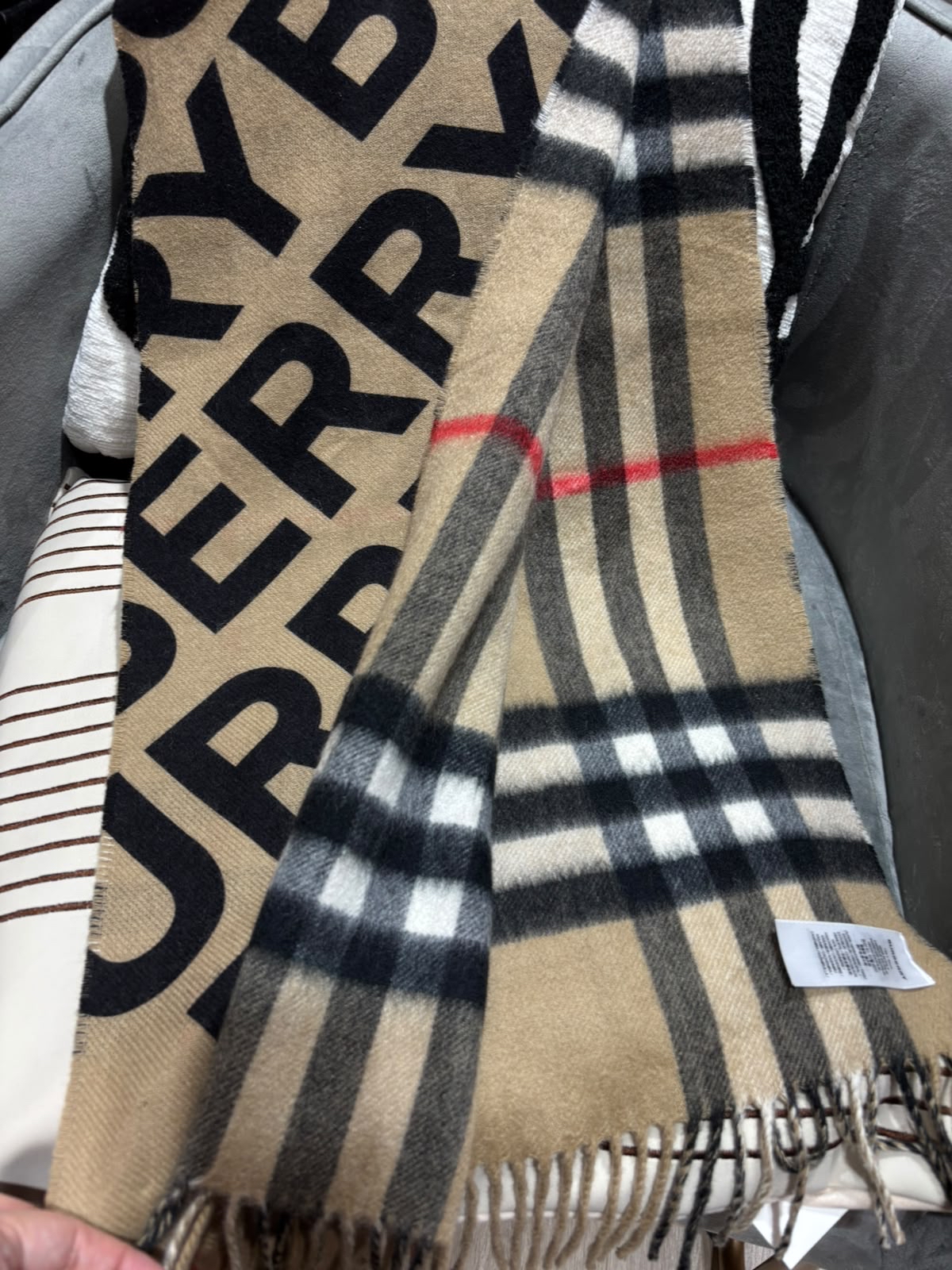 Burberry Cashmere Scarf 羊絨經典頸巾/圍巾 100%Authentic, 99%New