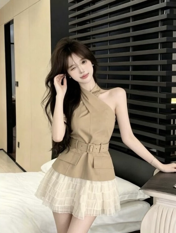 法式设计感老钱交叉挂脖收腰背心 （配腰带） Halter Neck Belted Sleeveless Top